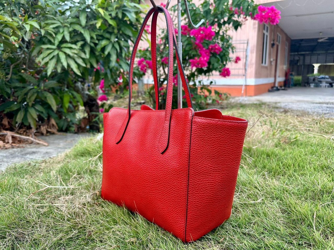 Gucci Authentic Gucci Swing Leather Medium Tote Bag Size ONE SIZE - 3 Thumbnail