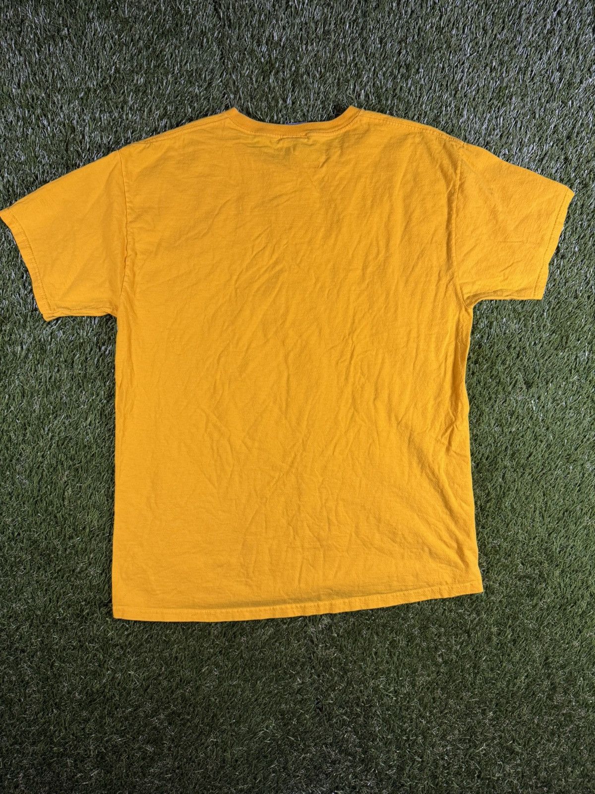 Vintage Vintage Y2k Faded Survivor TV Show Movie Promo Graphic Tee Size US M / EU 48-50 / 2 - 4 Thumbnail