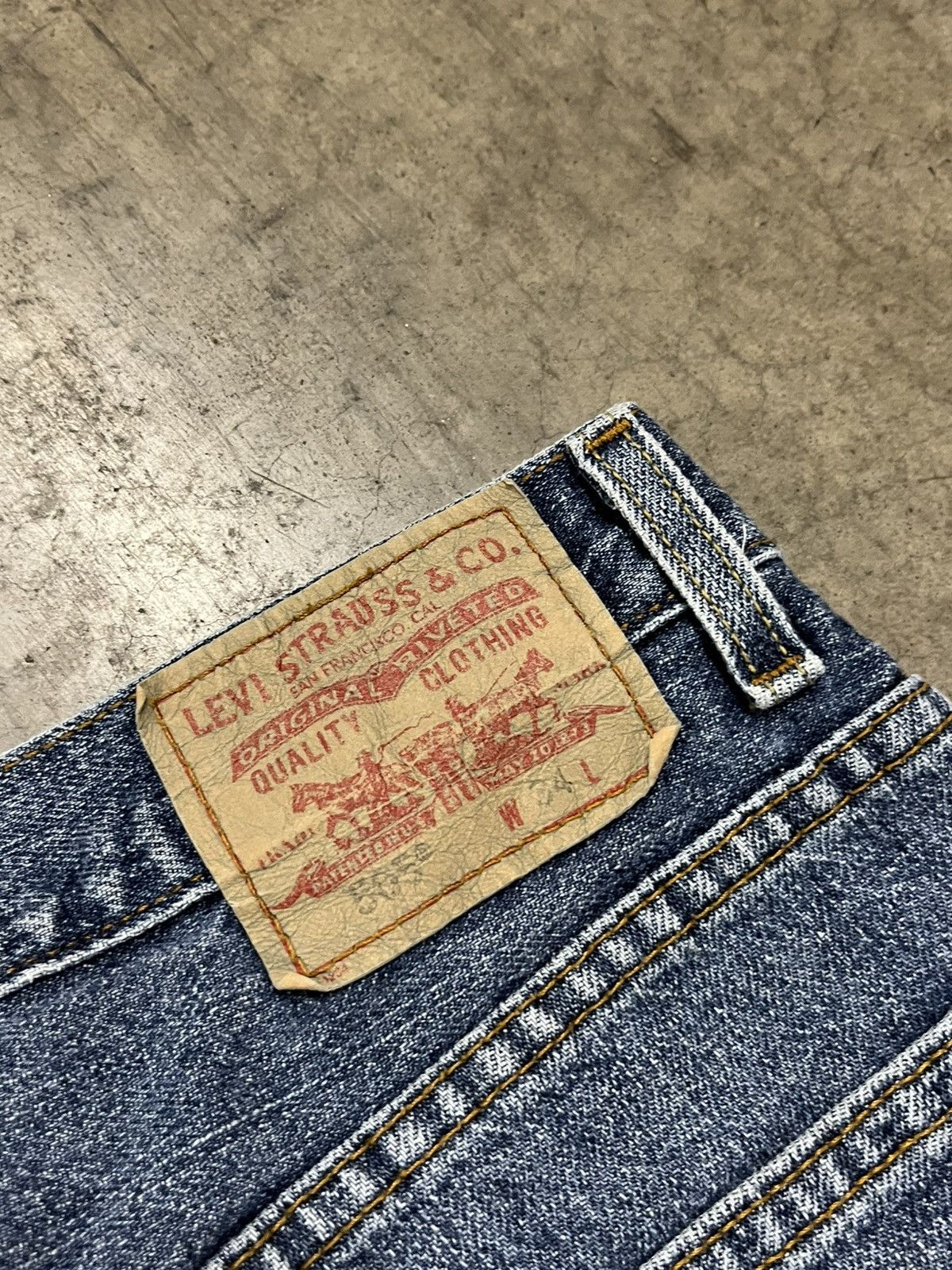 Levi's Levi’s vintage jorts baggy fit streetwear hype 90s skater Size US 34 / EU 50 - 5 Thumbnail