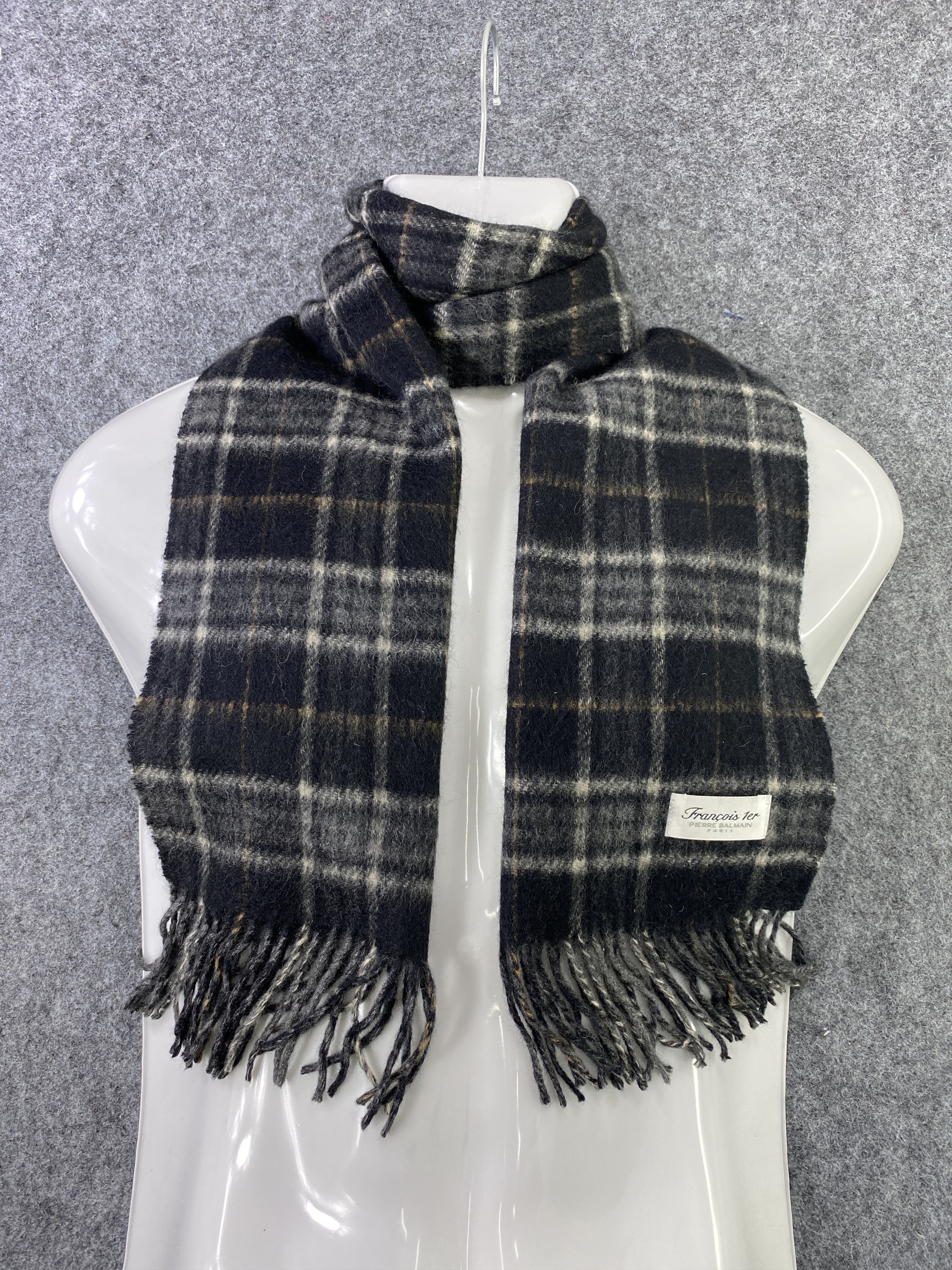 Pierre Balmain Pierre Balmain Scarf/Muffler/Neckwear -T415 Size ONE SIZE - 2 Thumbnail