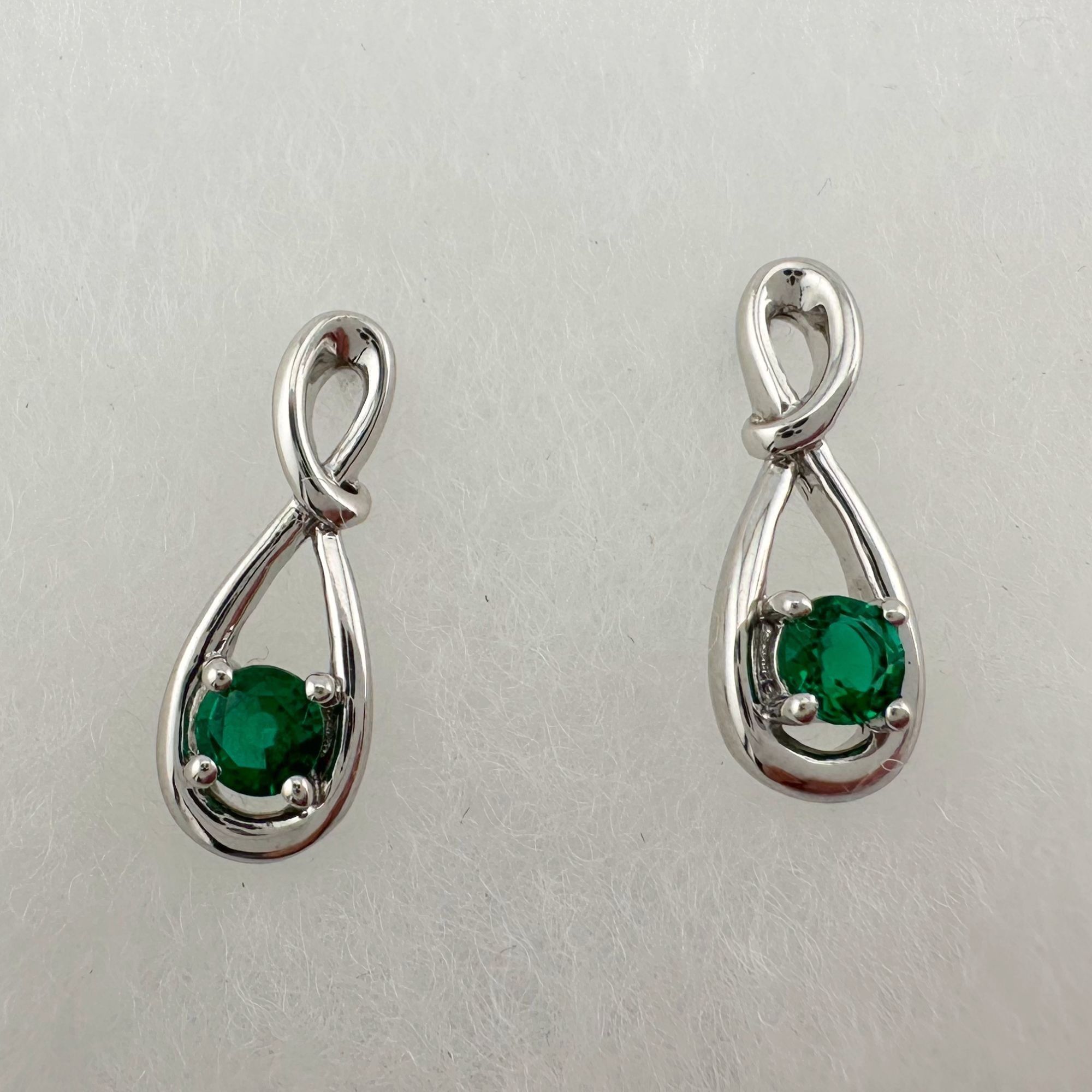 Other Beautiful Round Emerald Swoop Earrings in Sterling Silver Size ONE SIZE - 4 Thumbnail