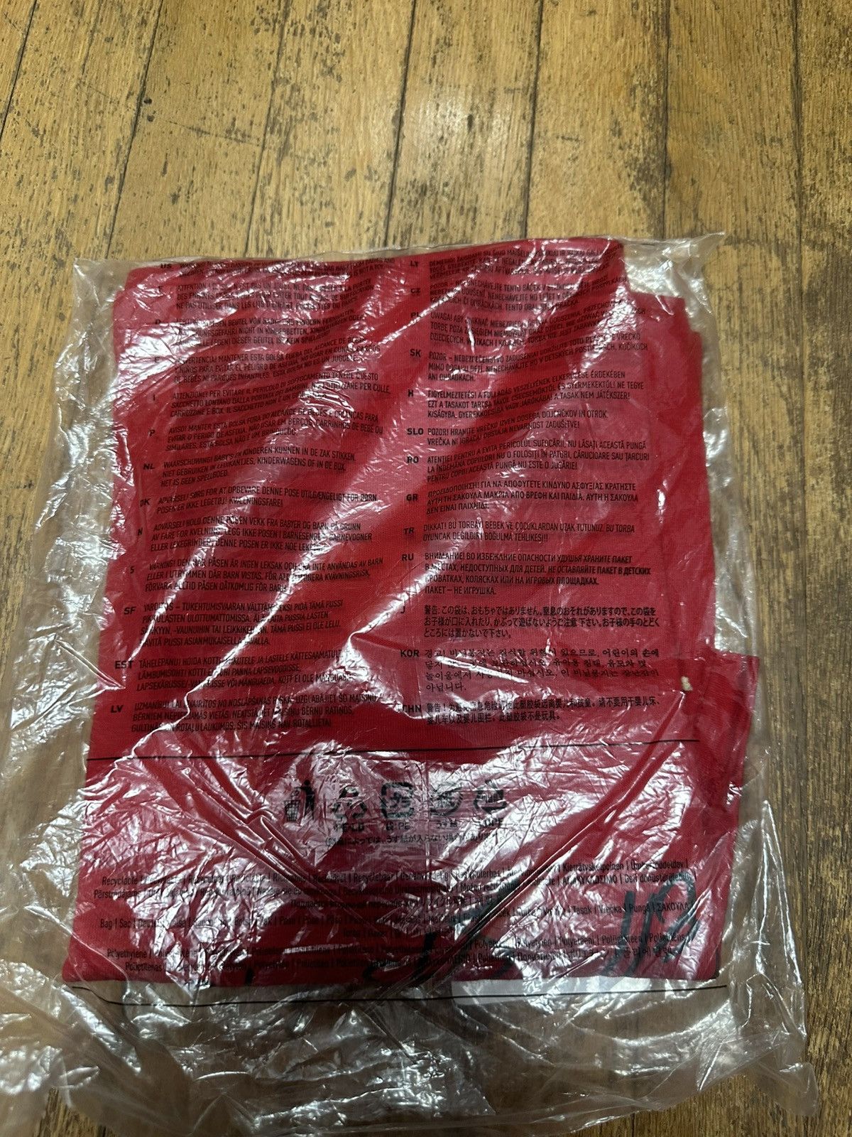 Supreme Wake the world Tee Size US L / EU 52-54 / 3 - 1 Thumbnail