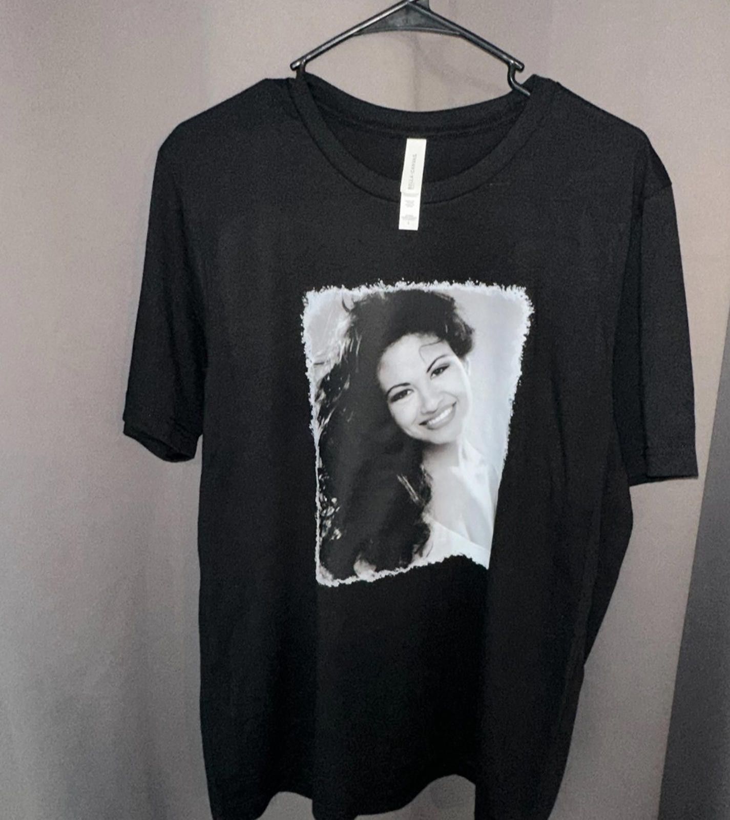 The Unbranded Brand “Selena Graphic Tee | Queen of Cumbia | Size Large” Size US L / EU 52-54 / 3 - 4 Thumbnail
