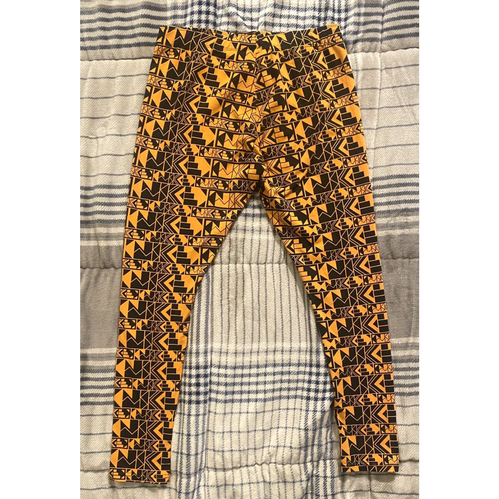 Nike Nike Leggings Womens Large Orange Aztec Print Nike Spell Out Size 36" / US 14 / IT 50 - 2 Thumbnail
