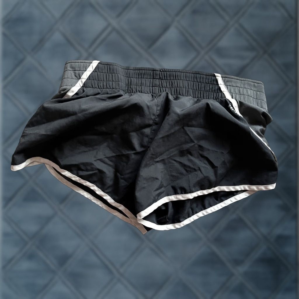 Nike Vintage Nike Shorts Womens M Lined Black Windbreaker No Drawstring Pockets Flexibility: Adjustable Waist Features: Pockets Elastic Waist Lightweight Size 32" / US 10 / IT 46 - 1 Thumbnail