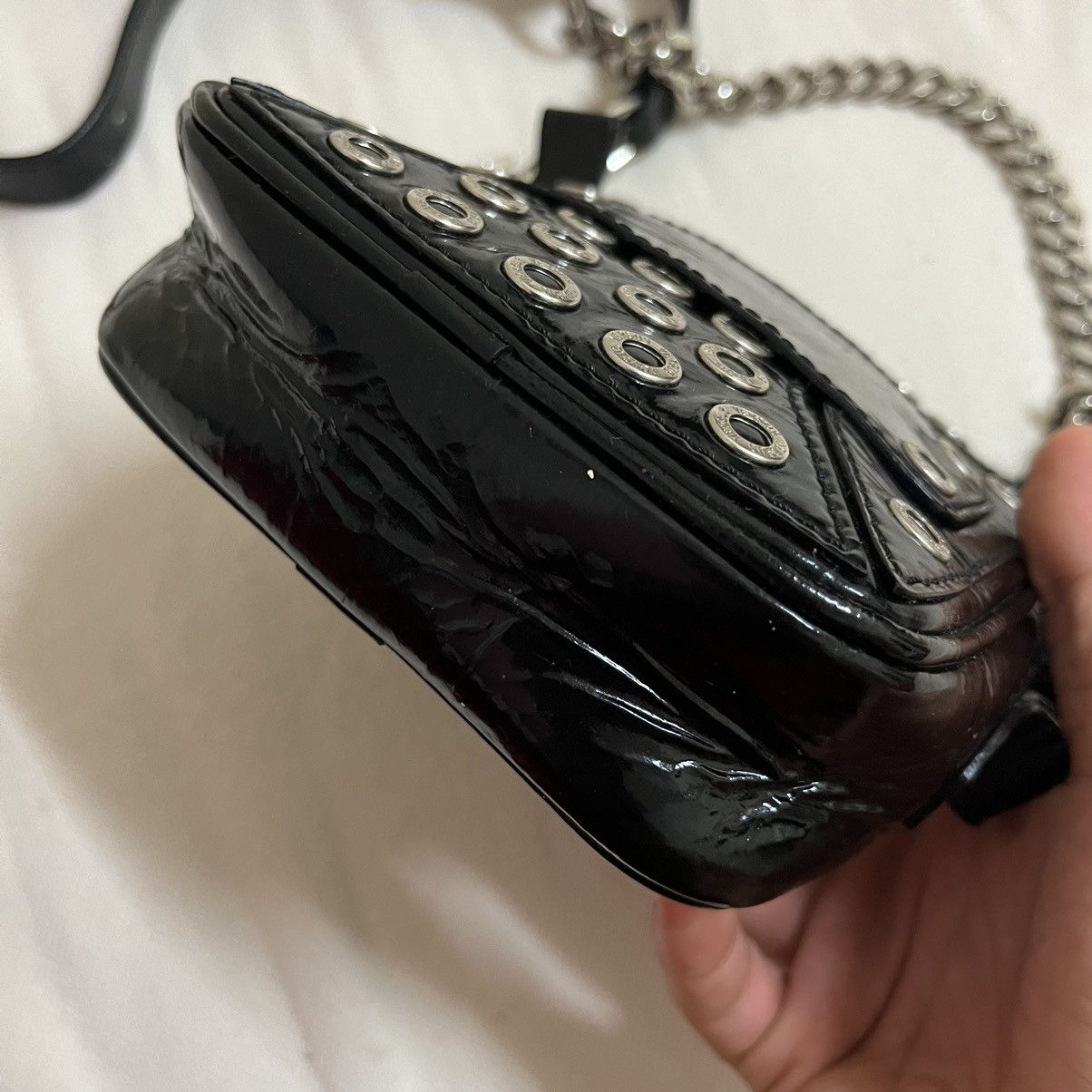 Versus Versace × Vintage Authentic Versus Versace Vernis Leather Chain Style Slingbag Size ONE SIZE - 9 Thumbnail