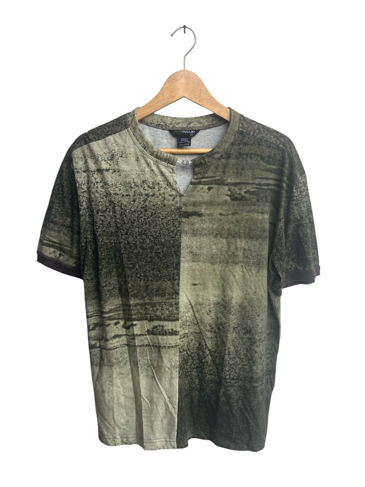 Hysteric Glamour Diesel StyleLab V-Neck T-Shirt Olive Green Abstract Graphic Size US S / EU 44-46 / 1 - 1 Thumbnail