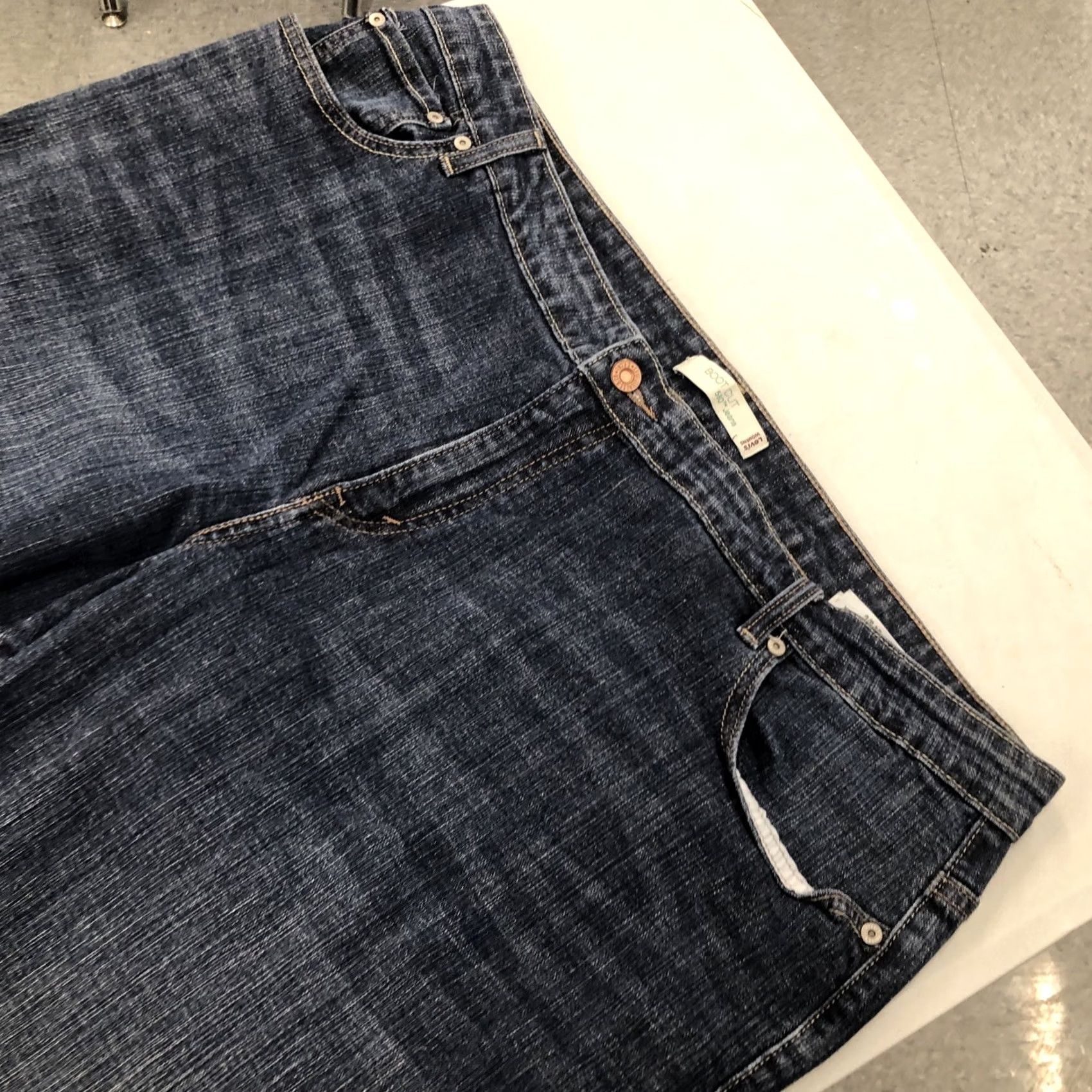 Levi's VINTAGE LEVI'S 580 Boot Cut Jeans Women Regular Size 24 Inseam 32" Blue Cotton Blend Beaded Accents Dark Wash 5-Pocket Stretch Classic Rise High Rise Size 42" / US 20 - 6 Thumbnail