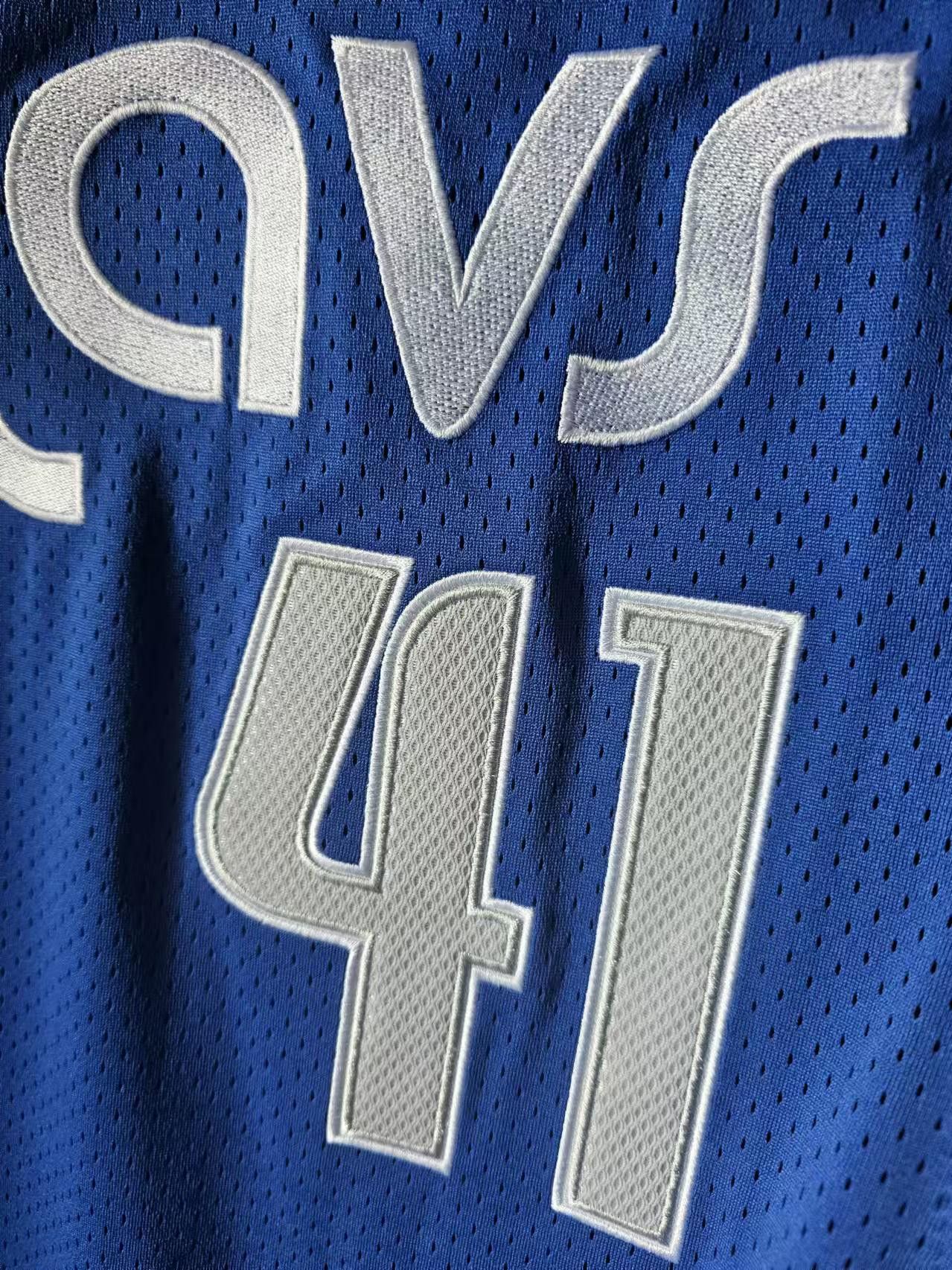 NBA Dallas Mavericks 41 Dirk Nowitzki Jersey Size US M / EU 48-50 / 2 - 3 Thumbnail