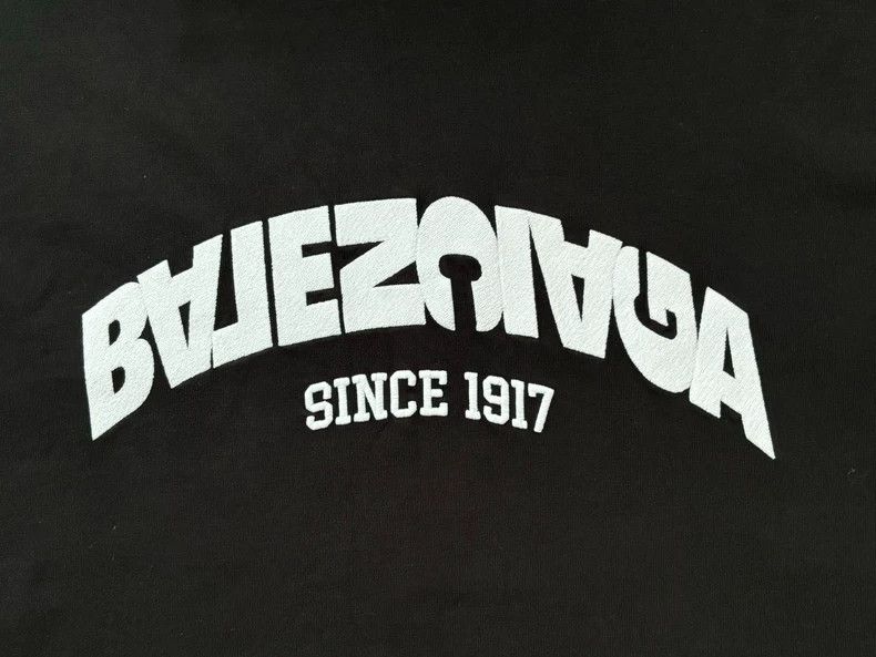 Balenciaga Balenciaga Special-shaped reverse logo short sleeve Size US L / EU 52-54 / 3 - 3 Thumbnail