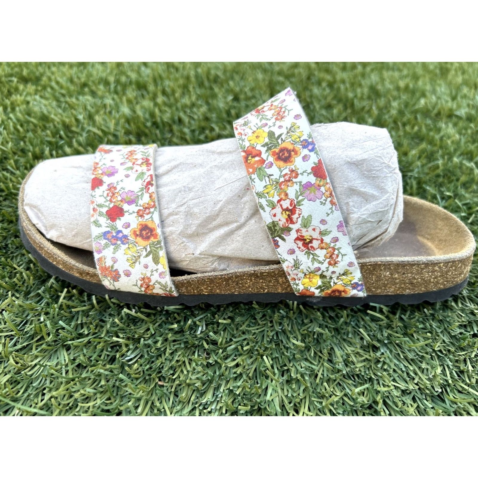 Birkenstock Betula Birkenstock White Floral Quito Sandals EU 36 L5 Strap Slides Spring Women Size US 5 / IT 35 - 4 Thumbnail
