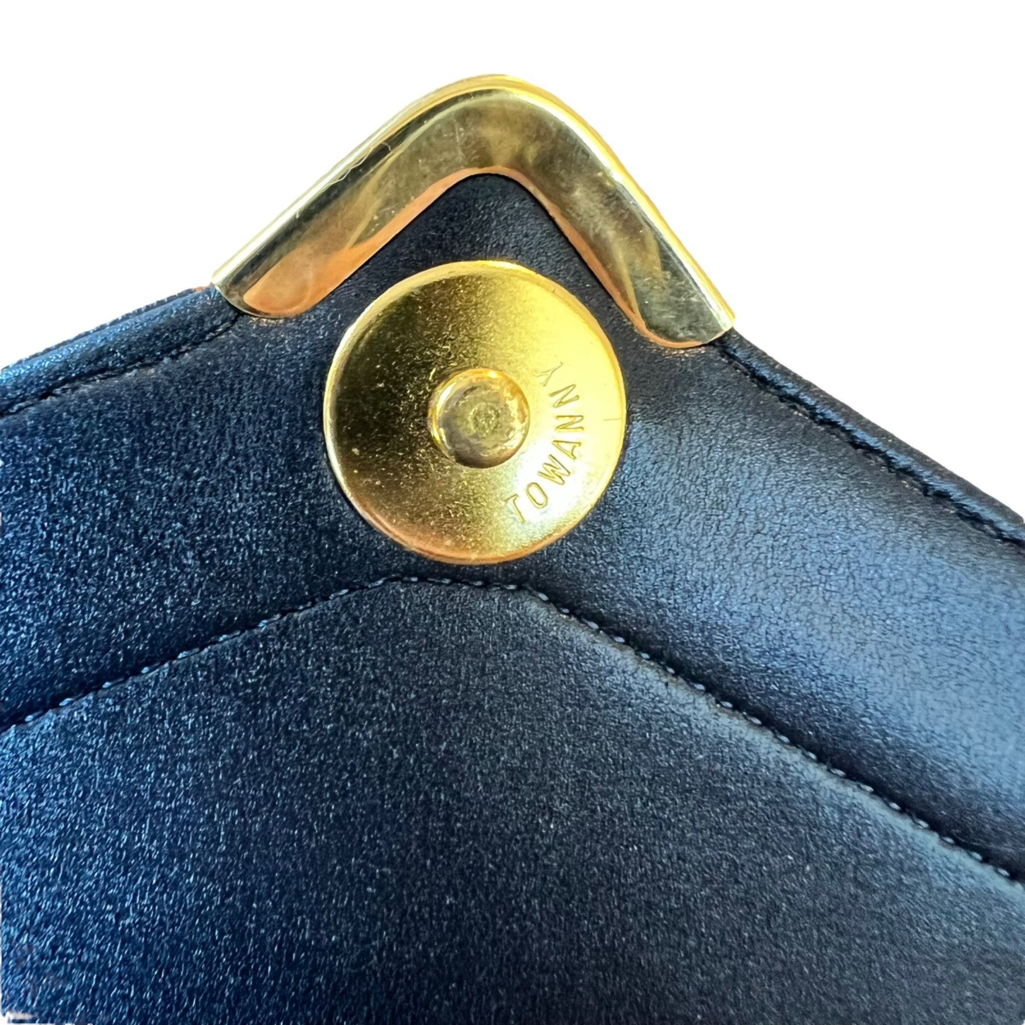 Vintage Vintage Koret Pebbled Leather Navy Gold Hardware Envelope Cl Size ONE SIZE - 6 Thumbnail