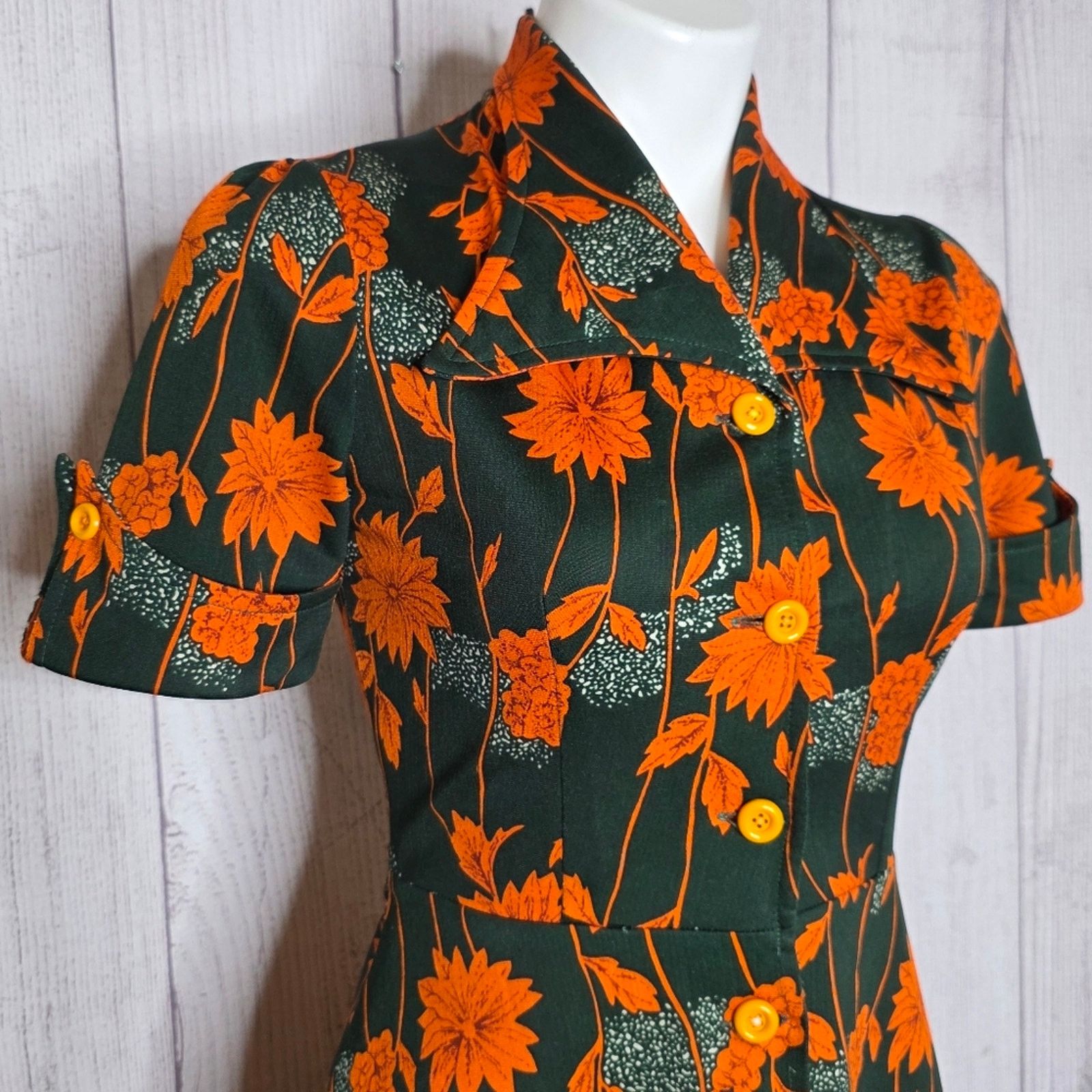 Vintage VTG 70s Dark Green & Orange Floral Button Front Dress Size S / US 4 / IT 40 - 2 Thumbnail