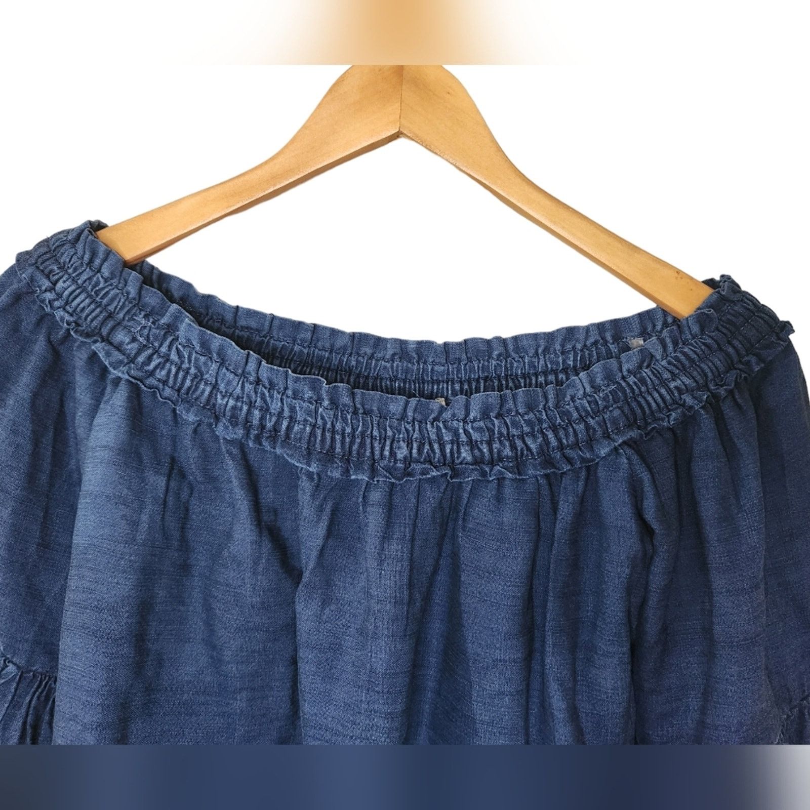 American Eagle Outfitters NWT American Eagle Off Shoulder Chambray Romantic Top Small Size S / US 4 / IT 40 - 3 Thumbnail