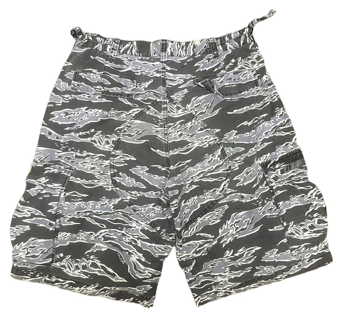 Japanese Brand × Wtaps WTAPS TIGER STARP CAMO CARGO SHORT PANTS Size US 34 / EU 50 - 2 Thumbnail