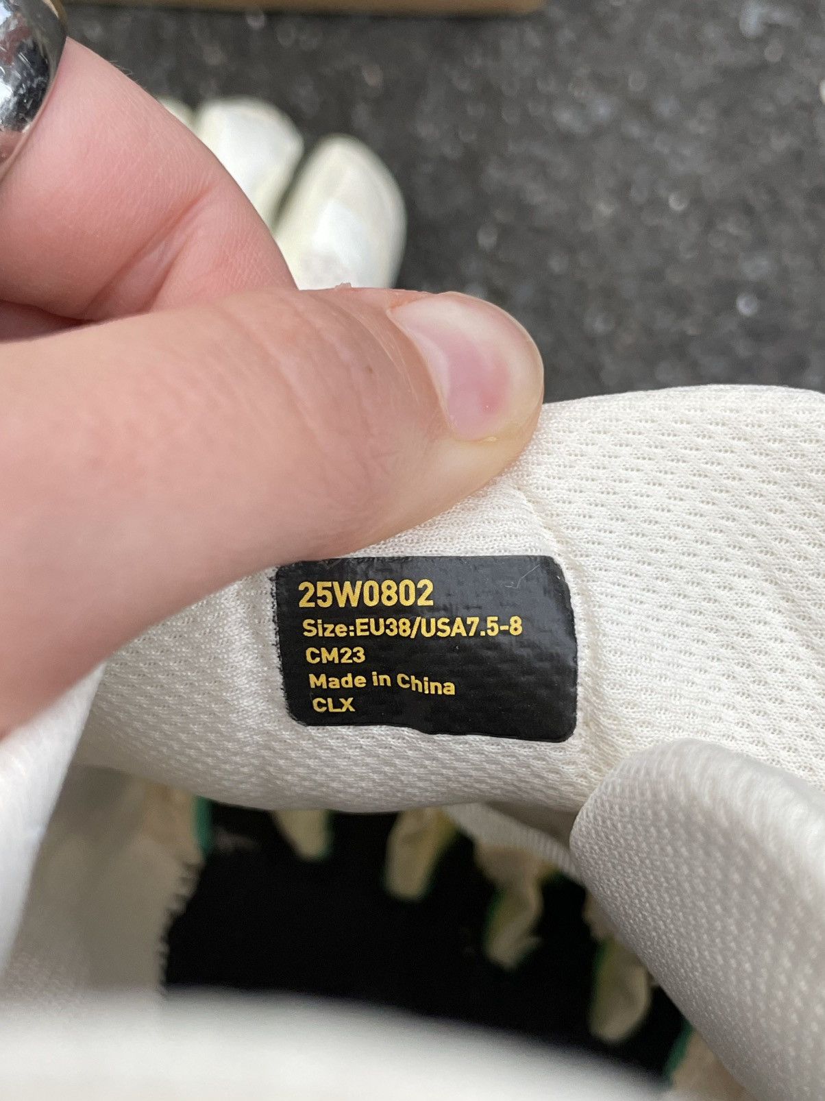 Vibram Vibram FiveFingers Roadaround Ivory Sneakers Size US 7.5 / IT 37.5 - 7 Thumbnail