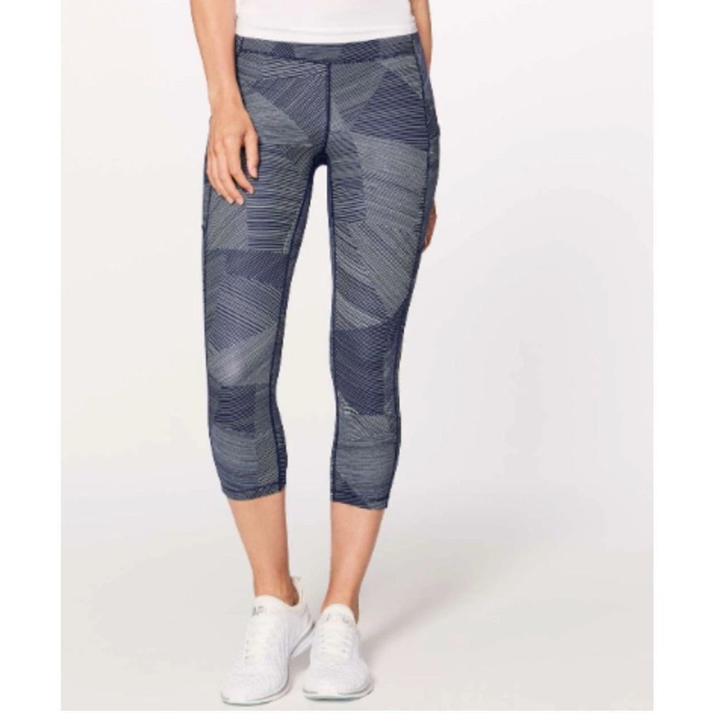 Lululemon lululemon athletica Blue Capri Pants Size 27" / US 4 / IT 40 - 1 Thumbnail