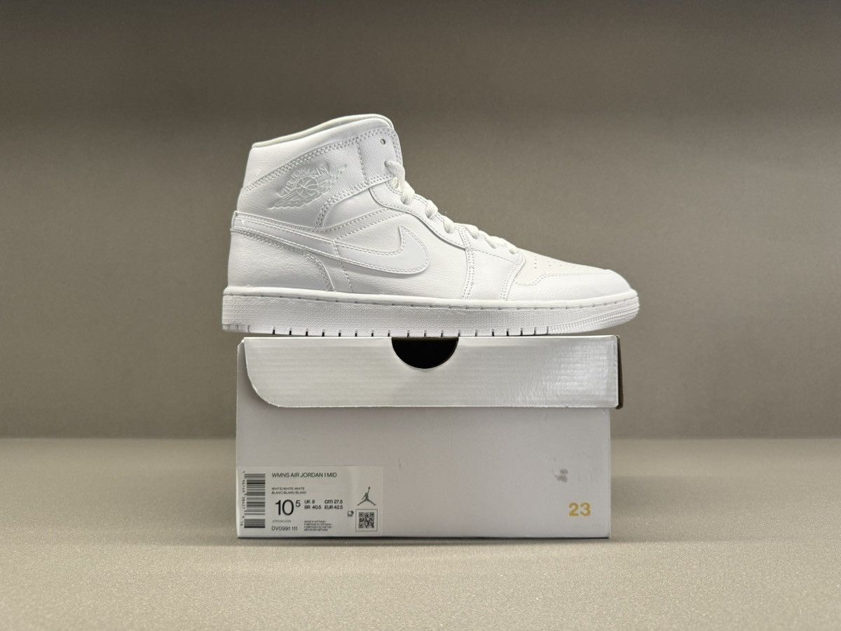 Jordan Brand Jordan 1 Mid Triple White 2022 Women’s Size US 10.5 / IT 40.5 - 4 Thumbnail