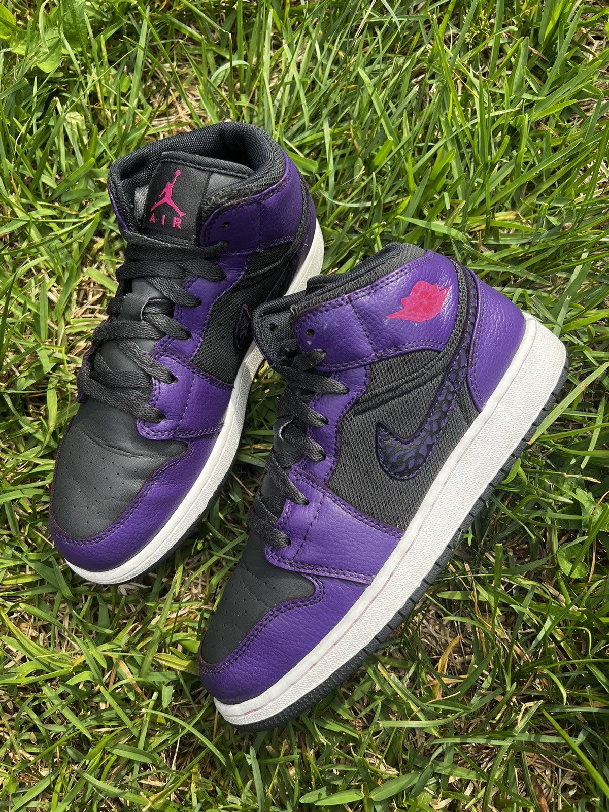 Jordan Brand CLEAN Air Jordan 1 Phat size 7 Womens Mid Anthracite Purple Size US 7 / IT 37 - 1 Thumbnail