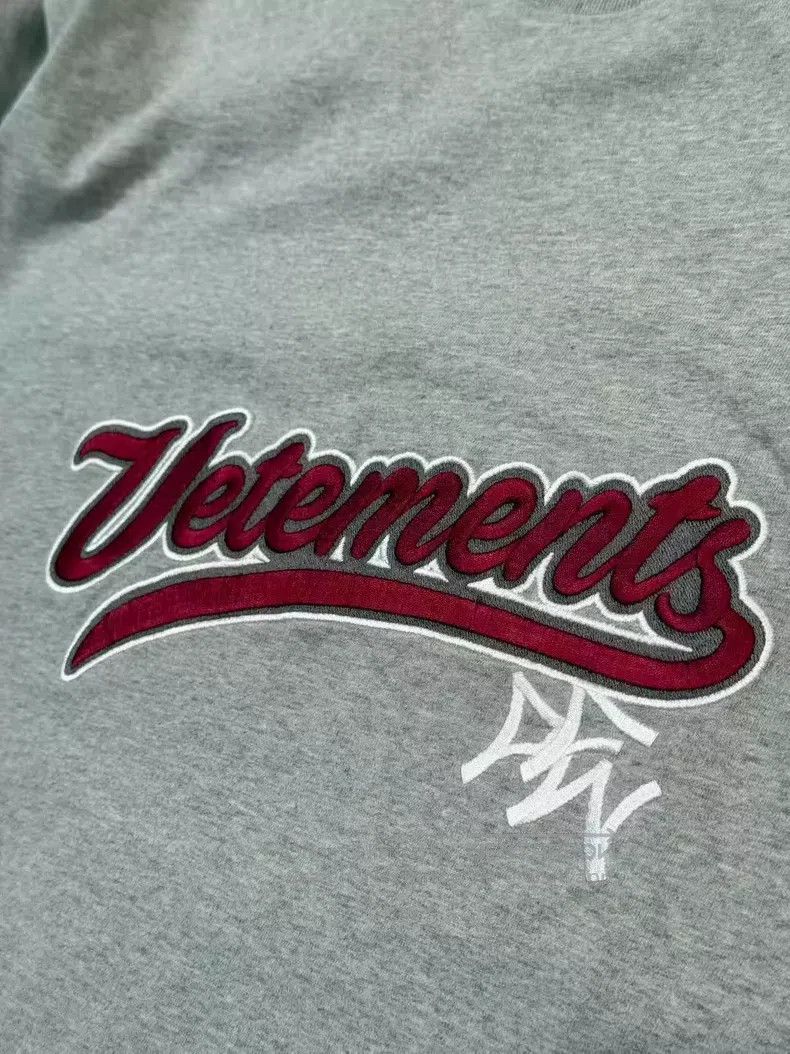 Vetements VETEMENTS Grey Embroidered Logo Short Sleeve T-Shirt Size US S / EU 44-46 / 1 - 3 Thumbnail