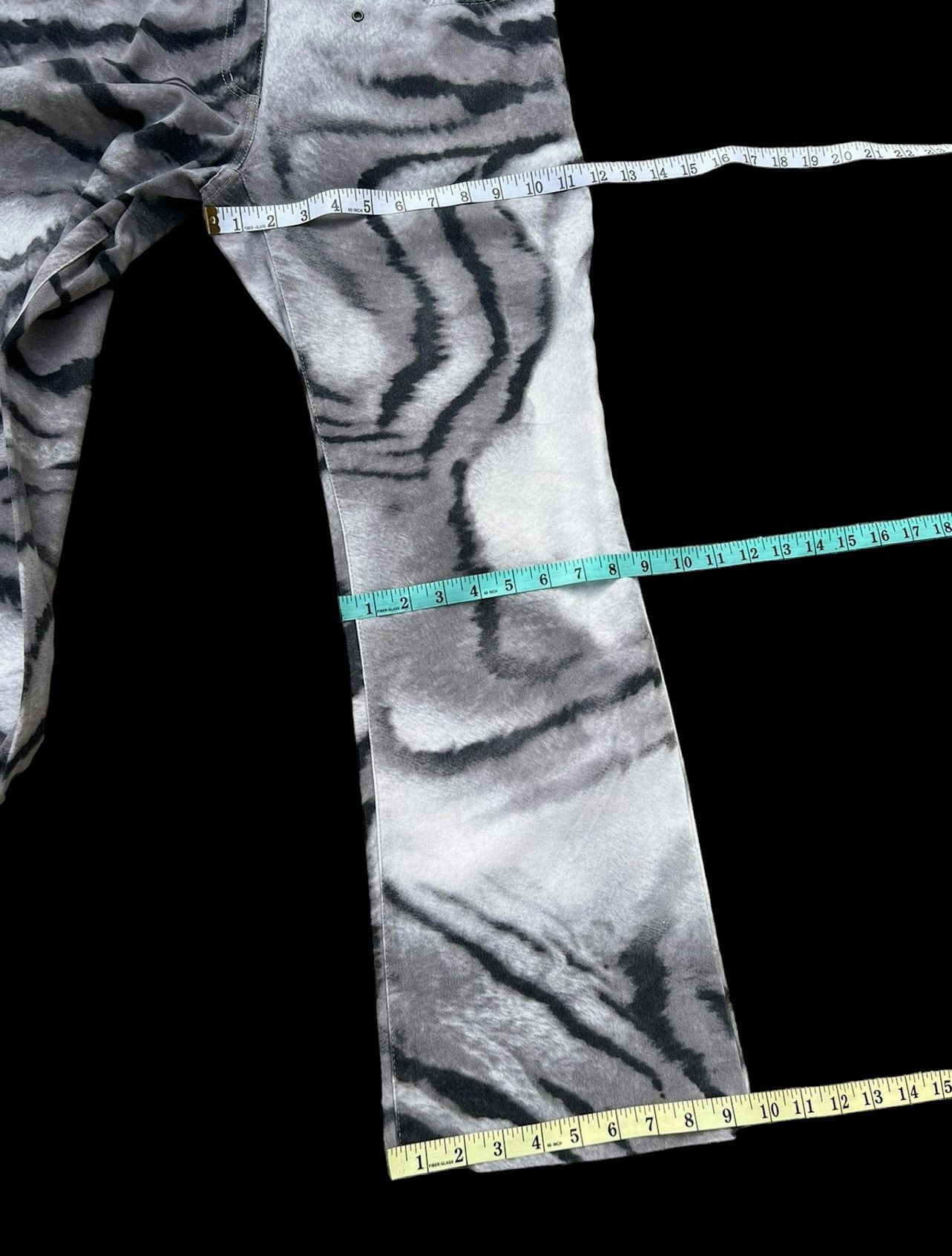 Krizia Uomo Vintage 90s KRIZIA JEANS Tiger Camouflage Women Flare Jeans Size 27" / US 4 / IT 40 - 4 Thumbnail