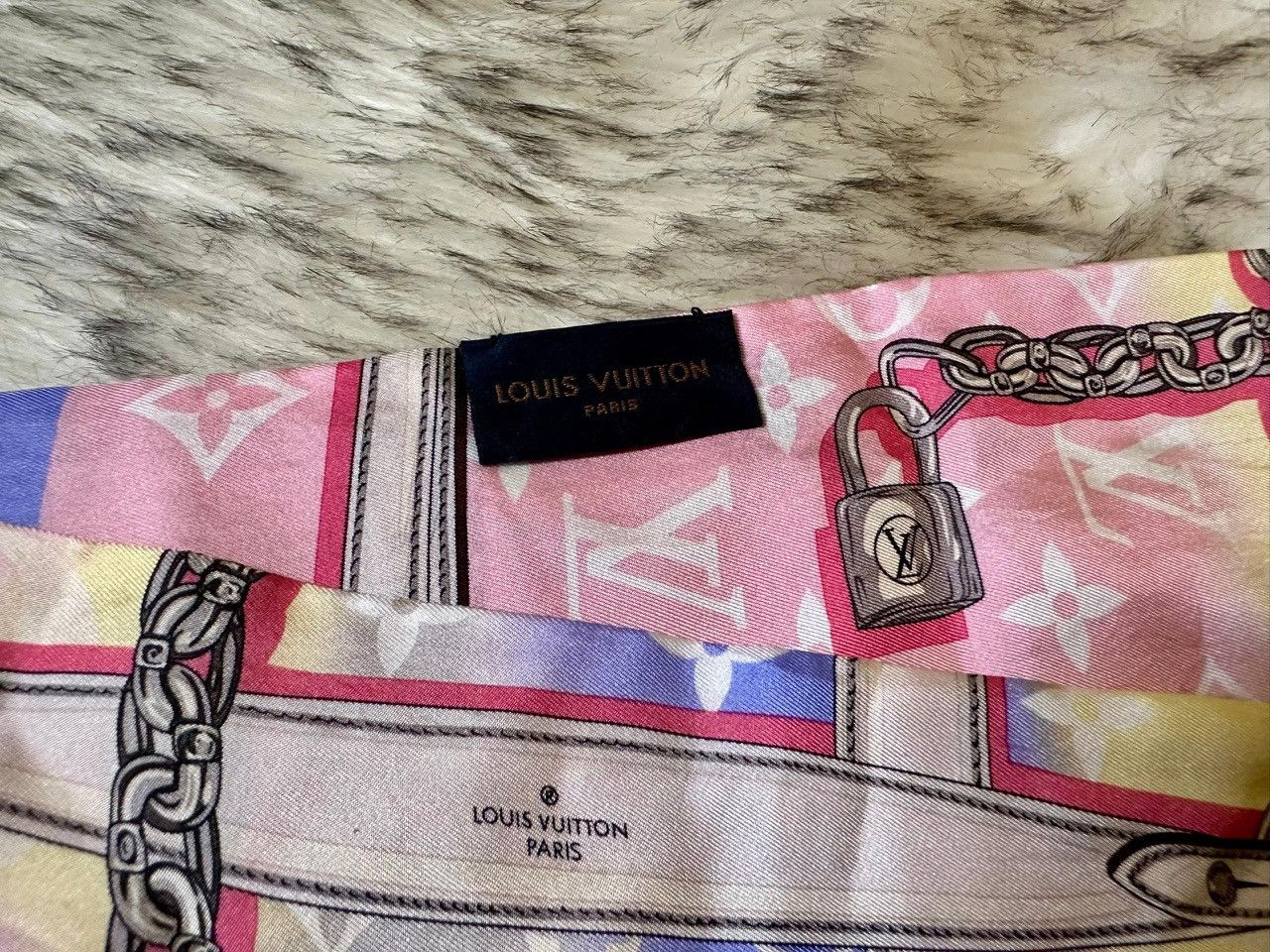 Louis Vuitton Authentic Louis Vuitton Silk Escale Confidential Bandeau Size ONE SIZE - 5 Thumbnail
