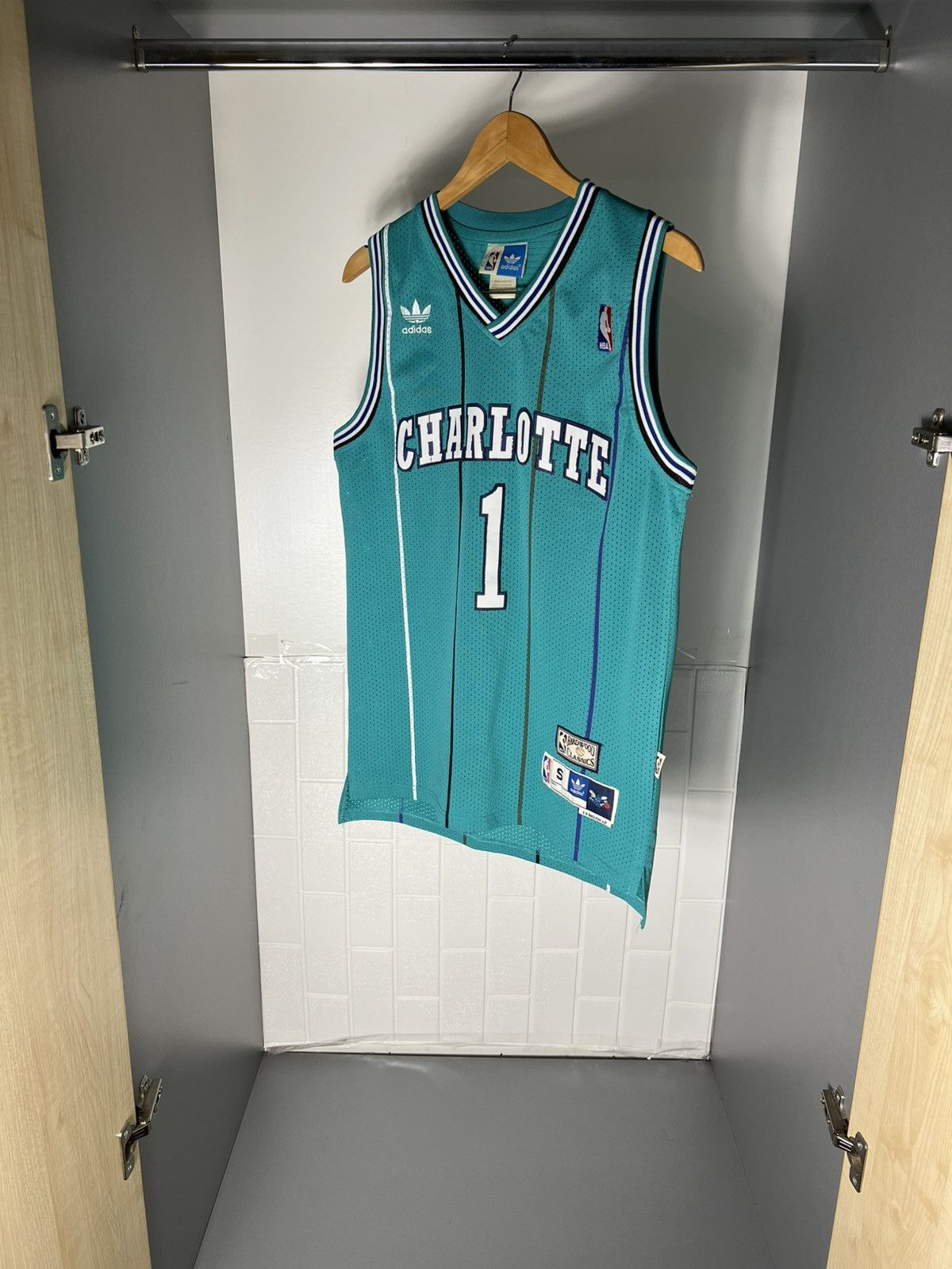 Adidas VINTAGE ADIDAS ORIGINAL CHARLOTTE NBA RETRO JERSEY Y2K 90s Size US S / EU 44-46 / 1 - 14 Thumbnail