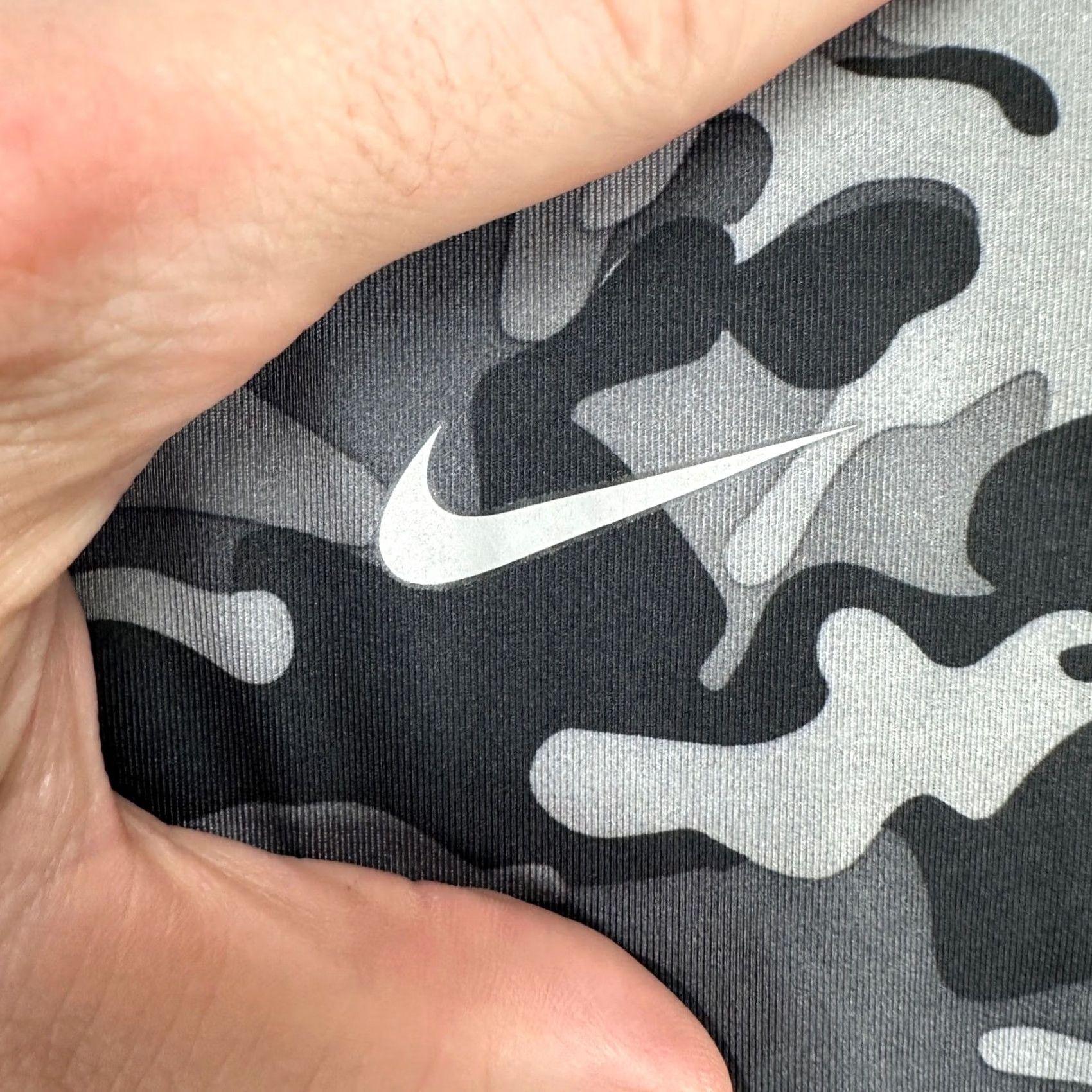 Nike Nike Fit-Dry Women Compression Tank Top Shirt Medium Gray Black Camo Stretch Size M / US 6-8 / IT 42-44 - 6 Thumbnail