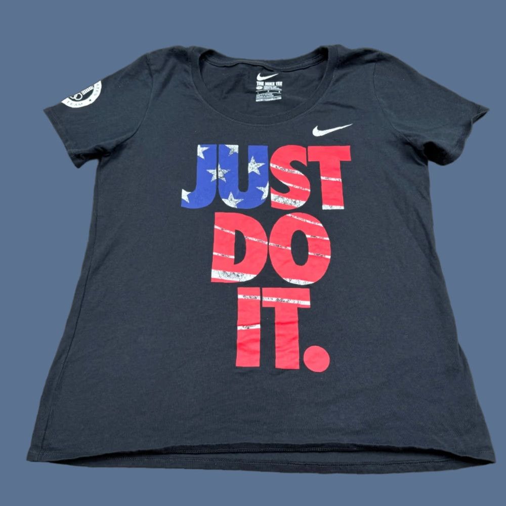 Nike Nike Graphic T Shirt L Black Nike USA Stars Stripes Team USA Logo Basketball Slim Fit Shirt Womens Size L Black USA Stars Stripes Logo 90s Theme Size L / US 10 / IT 46 - 1 Thumbnail