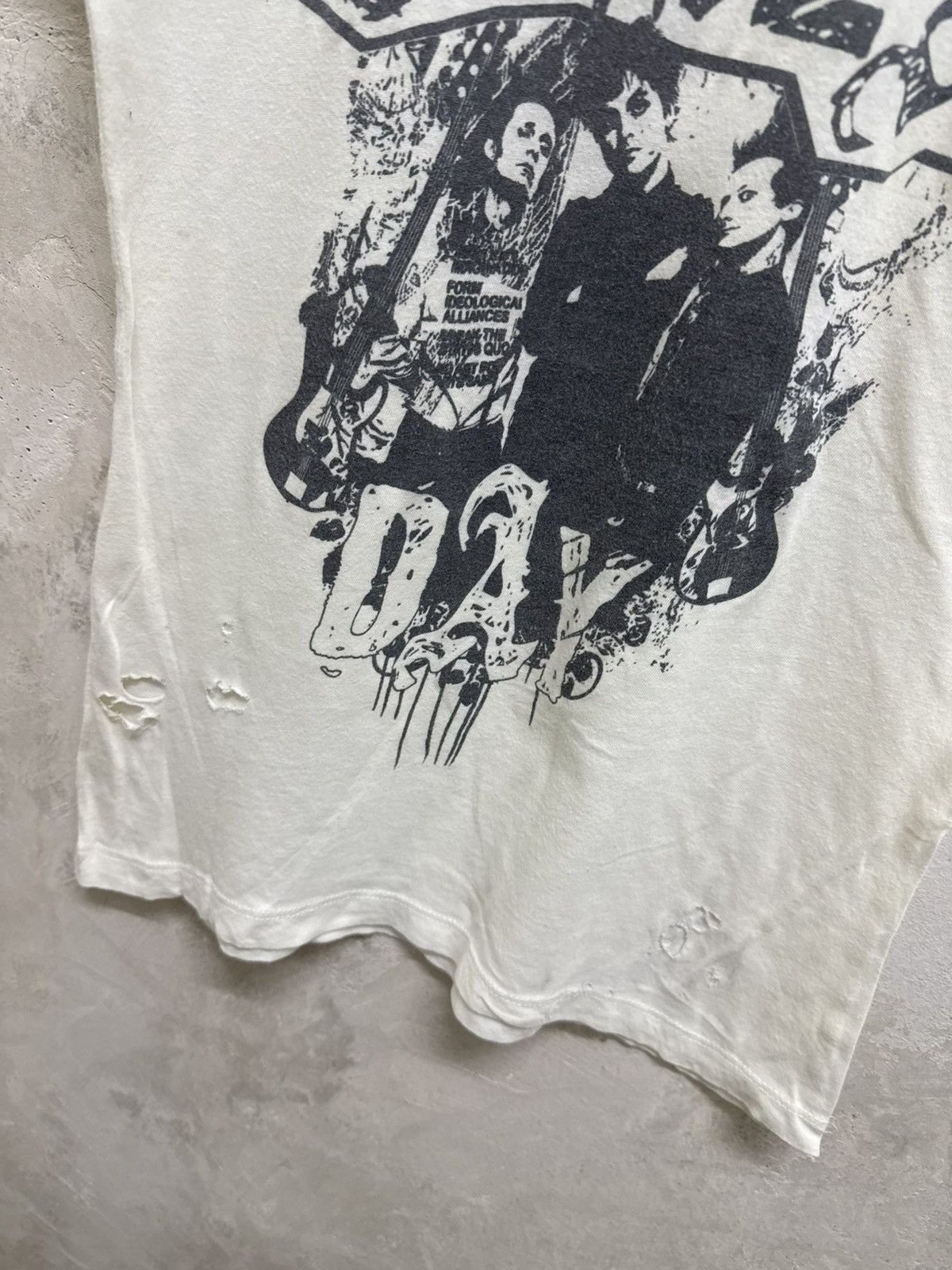 Band Tees Distressed Green Day Grunge Thrash Rock Tee Size XS / US 0-2 / IT 36-38 - 4 Thumbnail