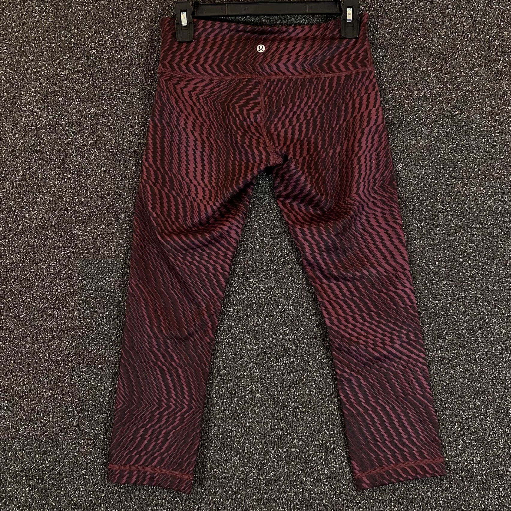Lululemon Lululemon Capris Leggings Womens Size 6 21" Inseam Maroon Black Active Workout Yoga Athletic Size 28" / US 6 / IT 42 - 7 Thumbnail
