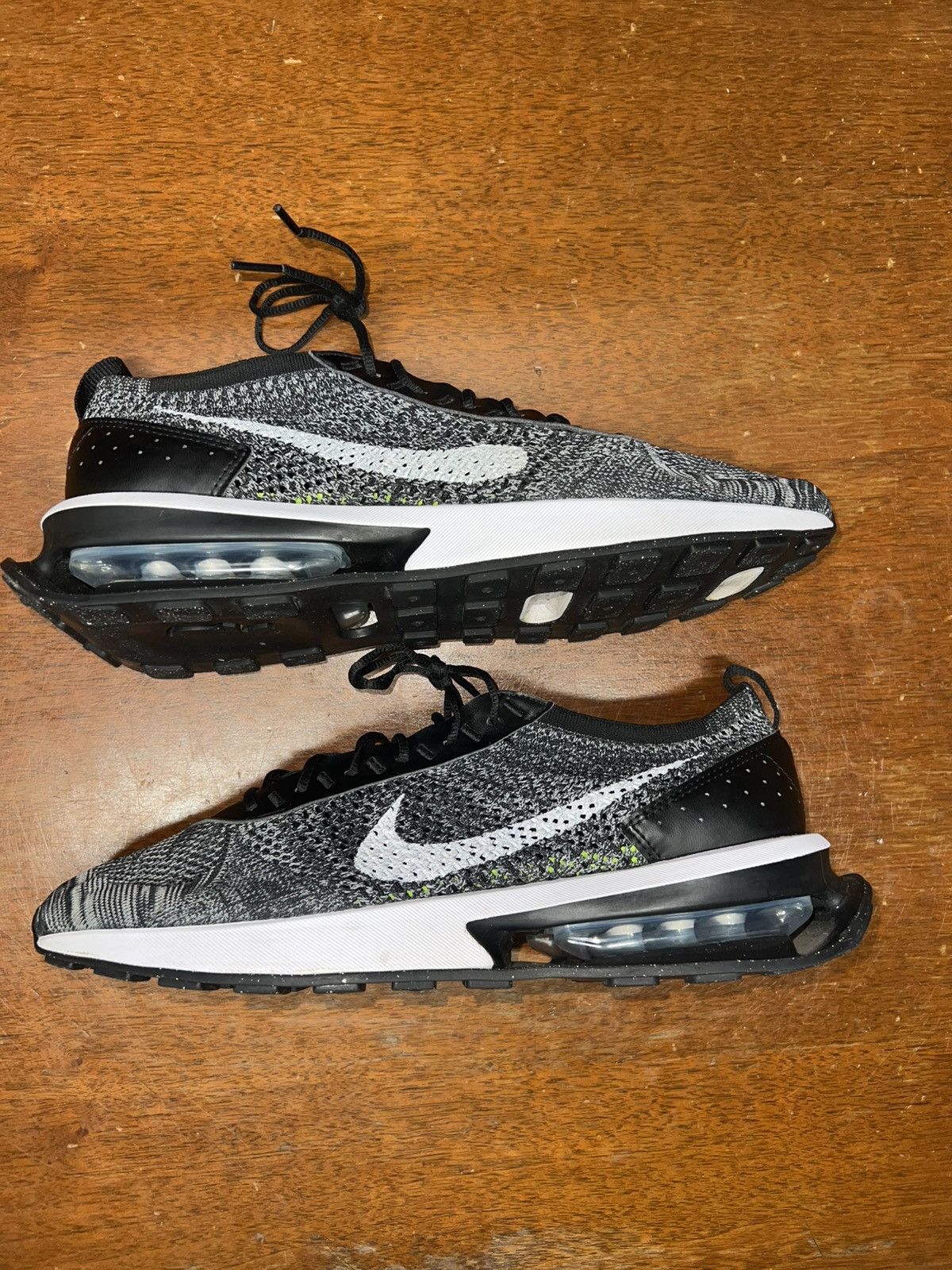 Air Max Flyknit Racer Black White size