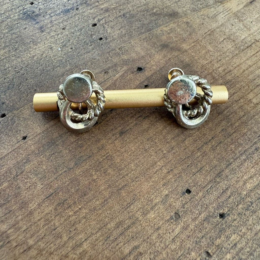 Vintage Vintage 50s Unsigned Gold Tone Knot Screw Back Earrings Size ONE SIZE - 1 Thumbnail