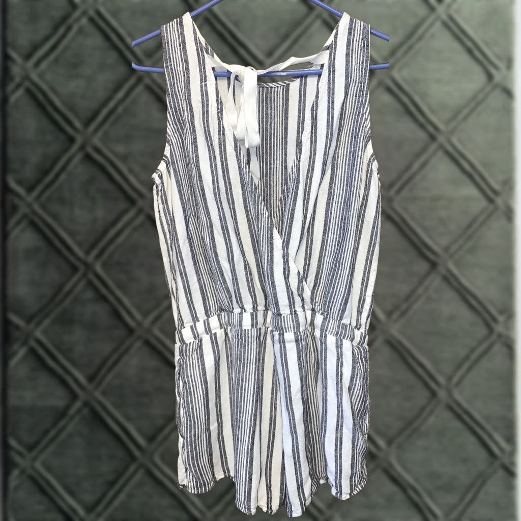 Bella Dahl Bella Dahl Romper Jumpsuit Sz S striped Open Back with Tie linen 2055 Size 28" / US 6 / IT 42 - 1 Thumbnail