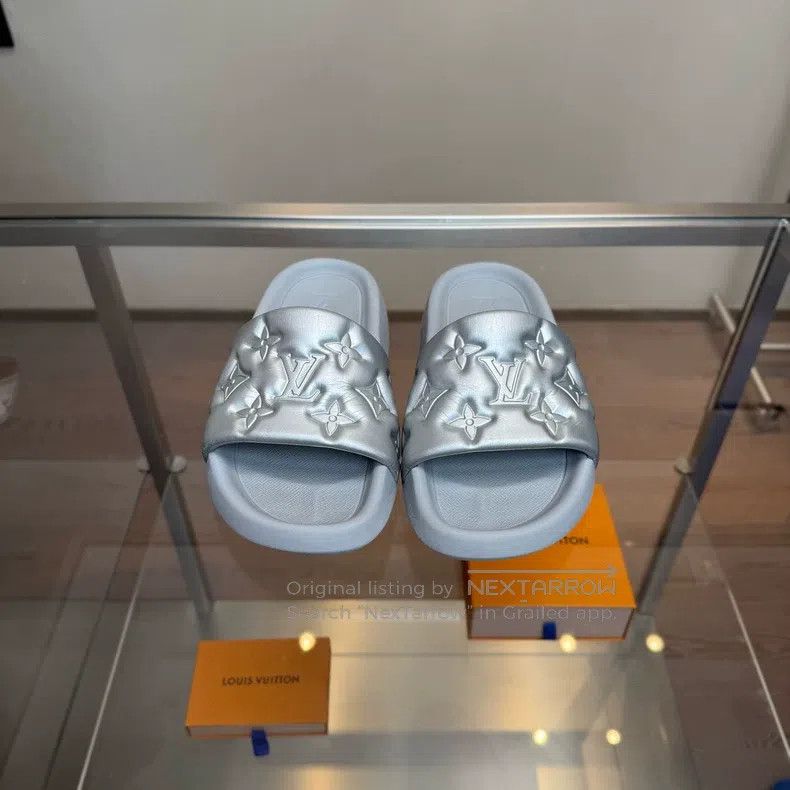 Louis Vuitton Louis Vuitton Silver embossed presbyopic slippers Size US 8 / EU 41 - 1 Thumbnail