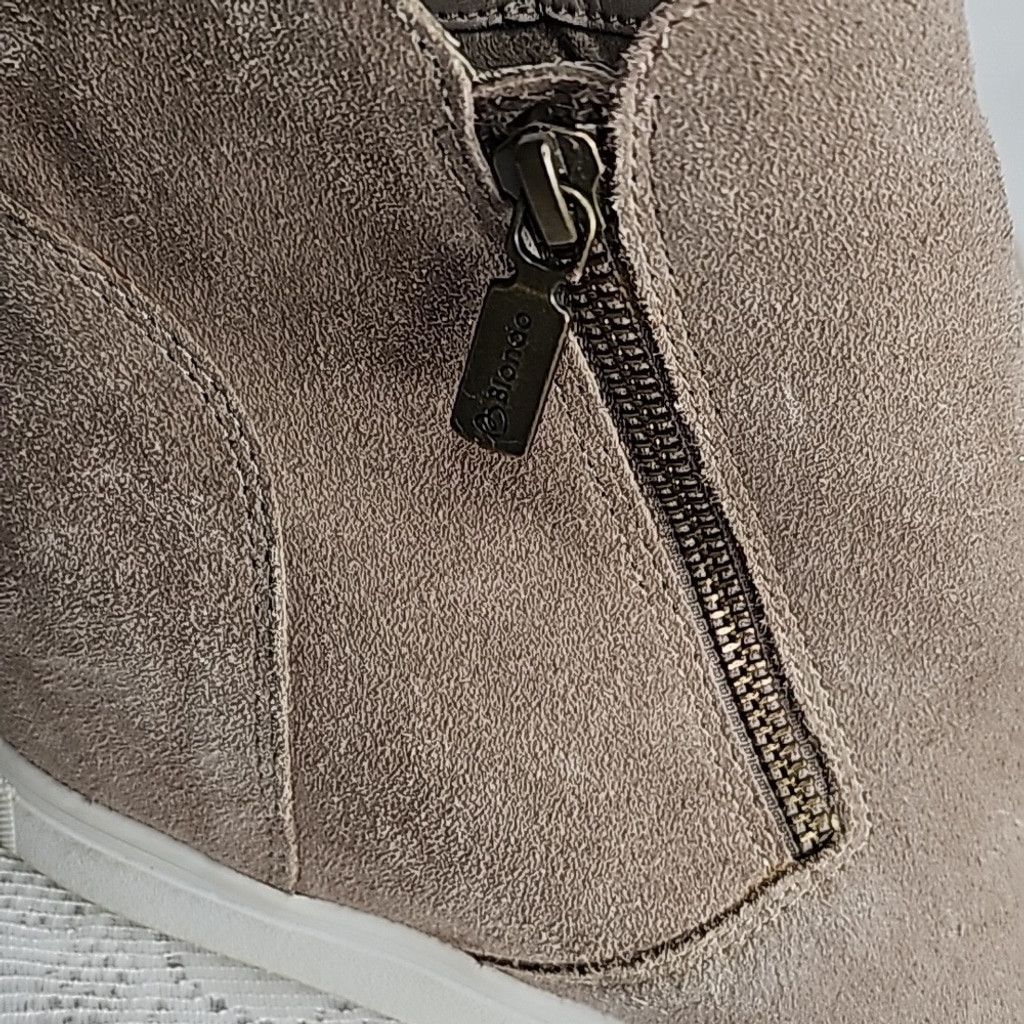 Blondo Blondo Giselle taupe waterproof zip up suede ankle boots 9 Size US 9 / IT 39 - 3 Thumbnail