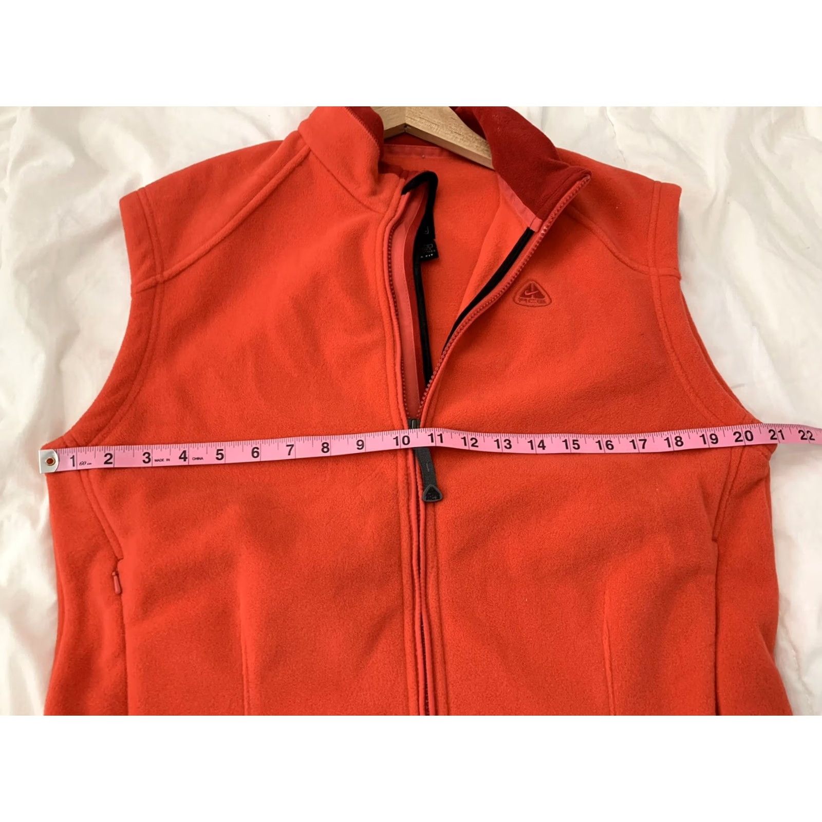 Nike ACG VINTAGE Nike ACG Vest Woman Red L 12-14 Full Zip Fleece Nike ACG Vest Women Large Red Fleece Full Zip Vest Size L / US 10 / IT 46 - 6 Thumbnail