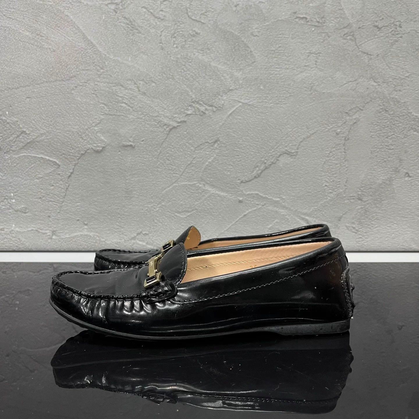 Tod's TOD'S Lock Gommino Loafers 35 98 New Minimal Wear Size US 4 / IT 34 - 4 Thumbnail