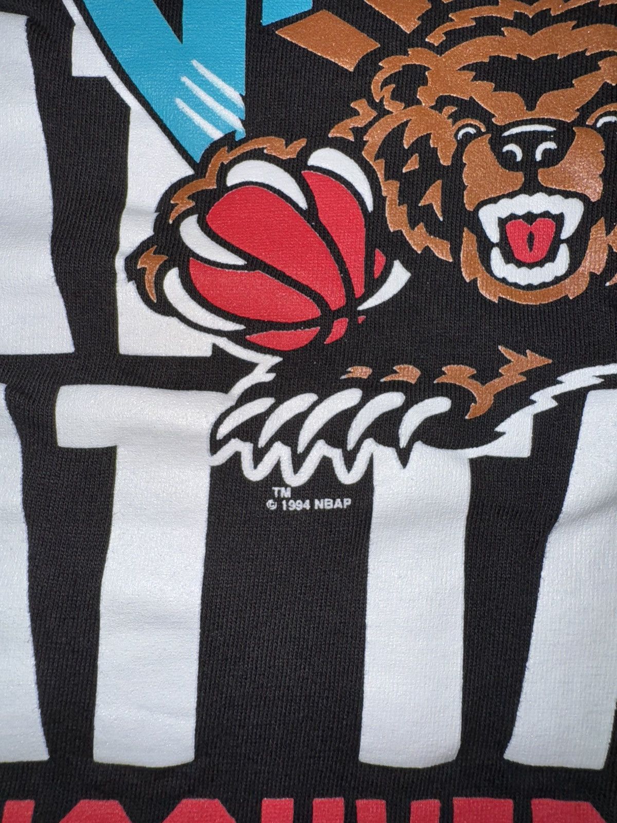 NBA 1994 NBA Vancouver Grizzlies T Shirt Size US XL / EU 56 / 4 - 5 Thumbnail