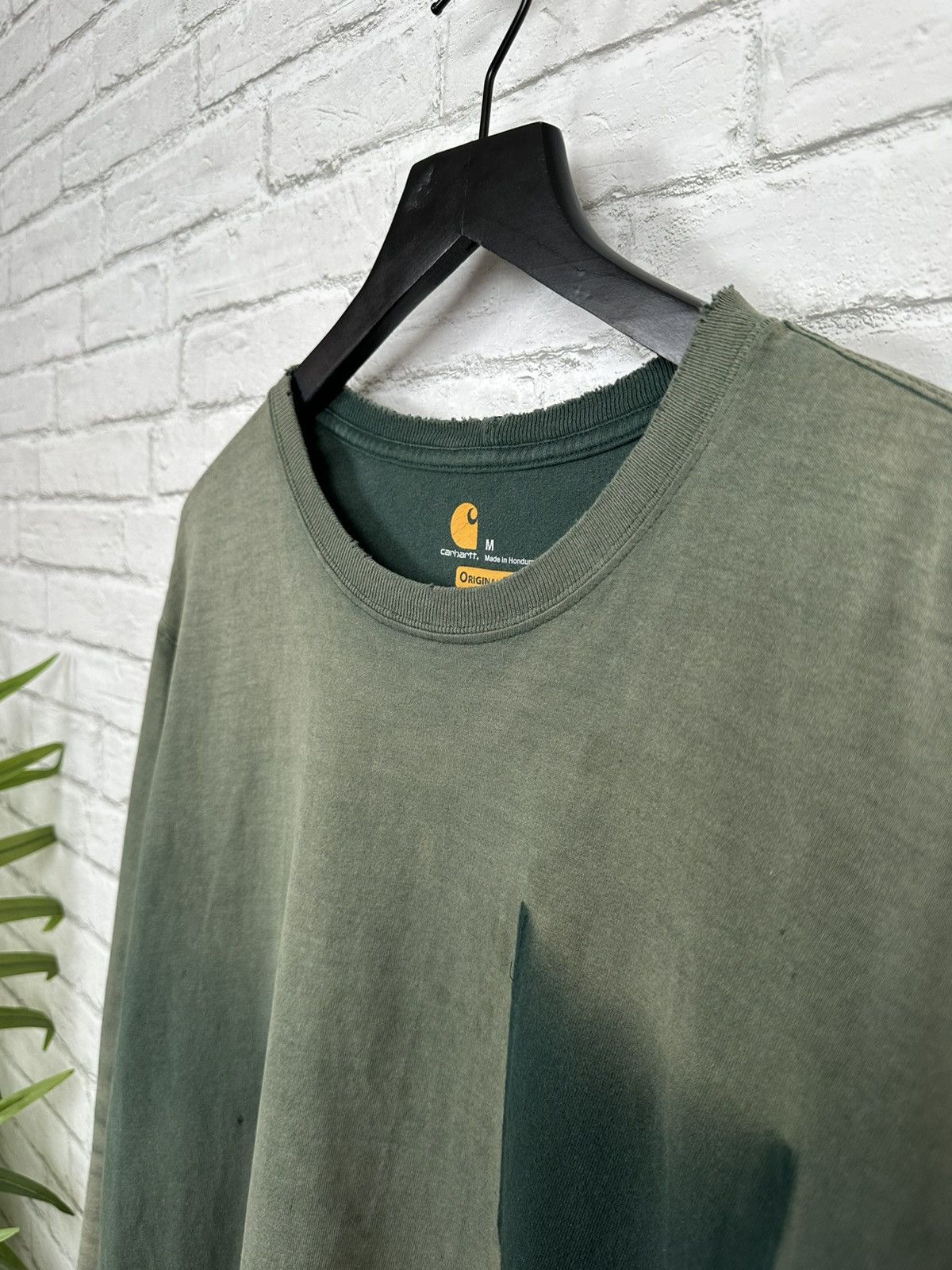 Carhartt (M) BEAUTIFUL FADED THRASHED Carhartt Longsleeve Tee Size US M / EU 48-50 / 2 - 5 Thumbnail