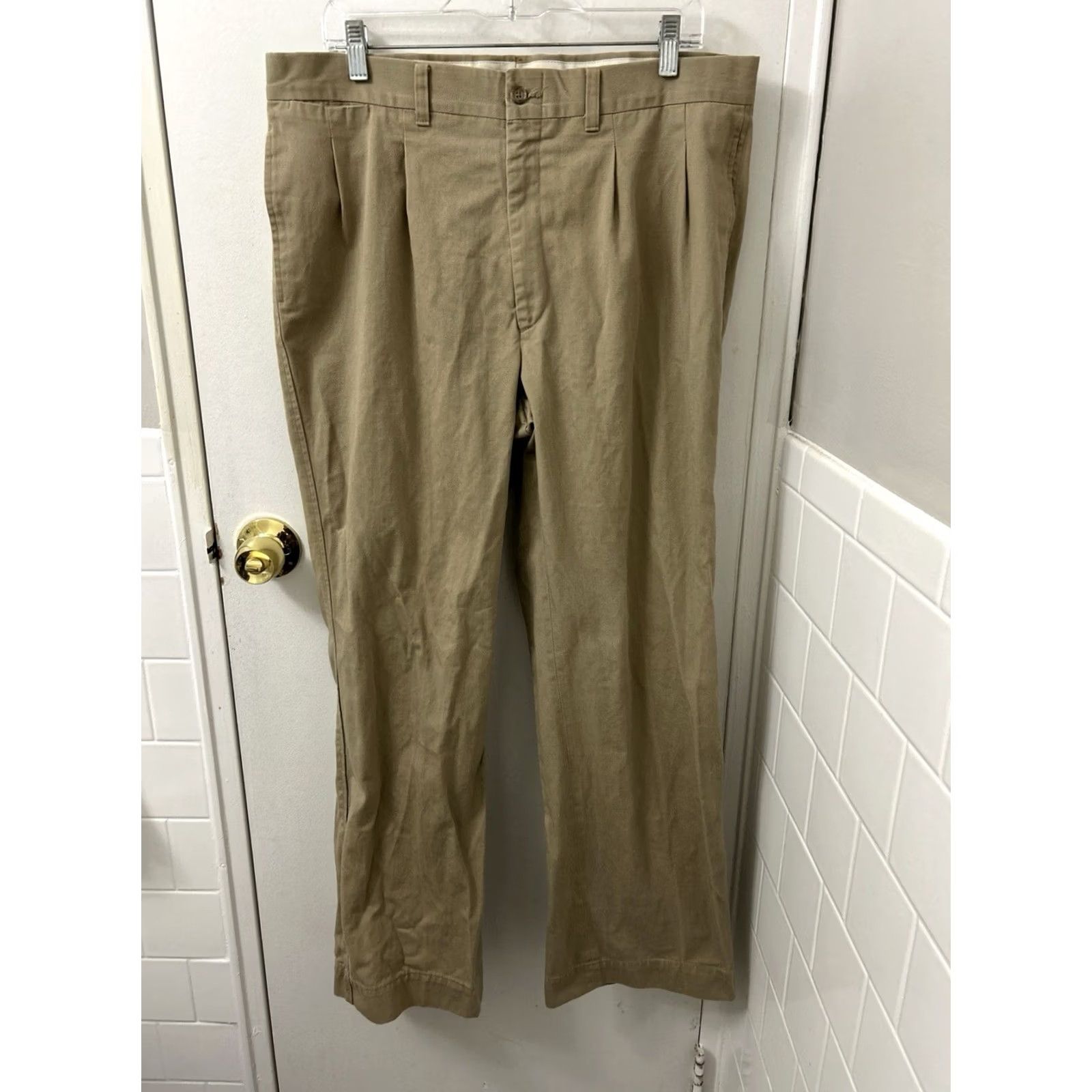 Vintage VINTAGE LL Bean Chino Pants Mens 36x31 Tan Beige Cotton Pleated Straight Leg Trousers Pants Mens Regular 36 White? Size US 36 / EU 52 - 2 Thumbnail