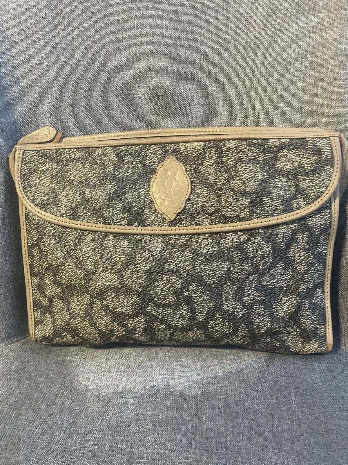 Yves Saint Laurent Authentic Vintage YVES SAINT LAURENT Clucth Bag Size ONE SIZE - 4 Thumbnail