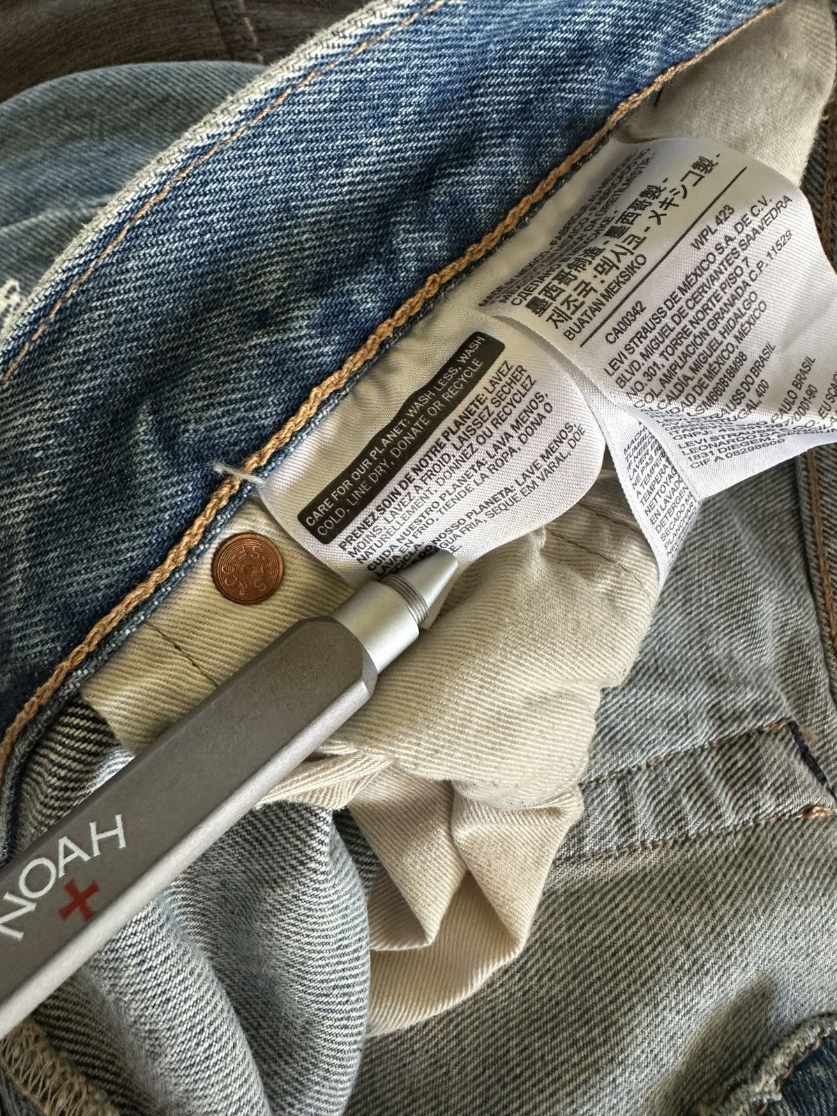 DENIM TEARS DENIM TEARS x Virgil Abloh “Message in a Tear” Size US 33 - 6 Thumbnail