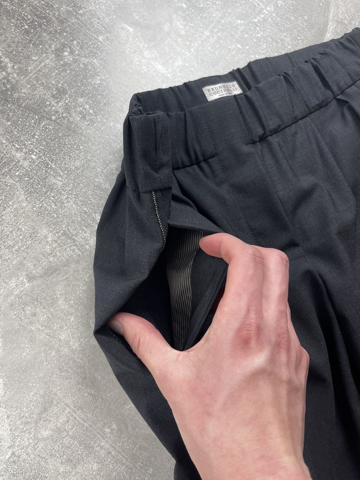Brunello Cucinelli Brunello Cucinelli Black Wool Tapered Pants Elegant Tailored Size 27" / US 4 / IT 40 - 12 Thumbnail