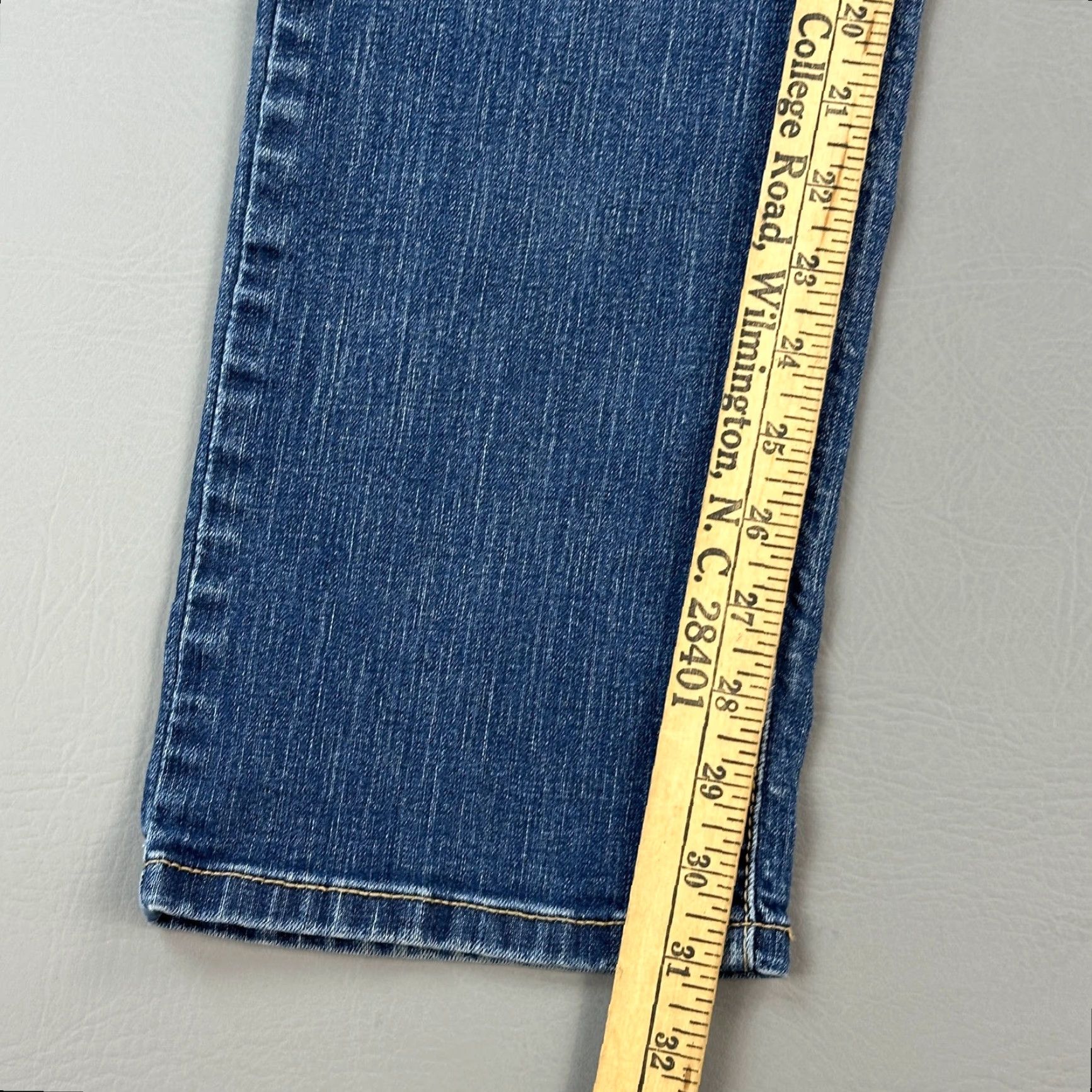 Levi's Levis 512 Jeans Women’s 12M 30x31 Blue Slimming Straight Leg Studded Size 34" / US 12 / IT 48 - 3 Thumbnail