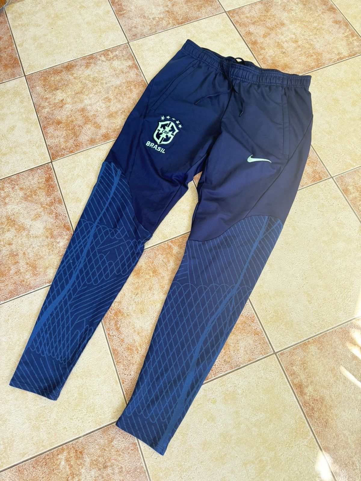 Nike Nike Brazil 2022-2023 Soccer Track Pants Football Jersey Kit Size US 30 / EU 46 - 3 Thumbnail
