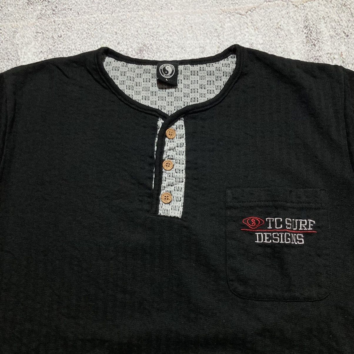 Japanese Brand 2000s T&C Surf Pocket Logo Traditional Tee Gothic Punk Style Size US M / EU 48-50 / 2 - 4 Thumbnail