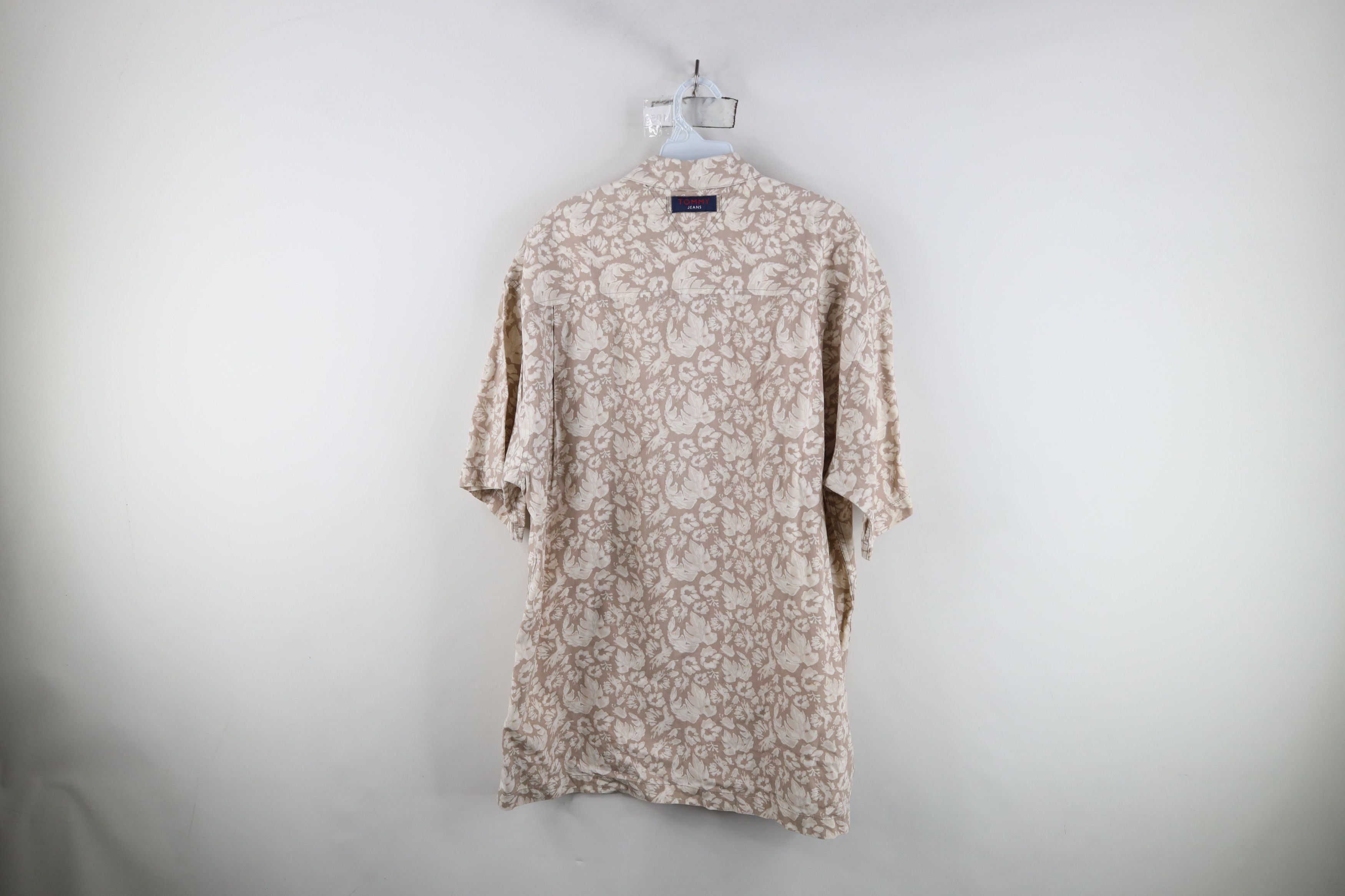 Tommy Hilfiger Vintage 90s Tommy Hilfiger Flower Luau Hawaiian Button Shirt Size US XL / EU 56 / 4 - 11 Thumbnail