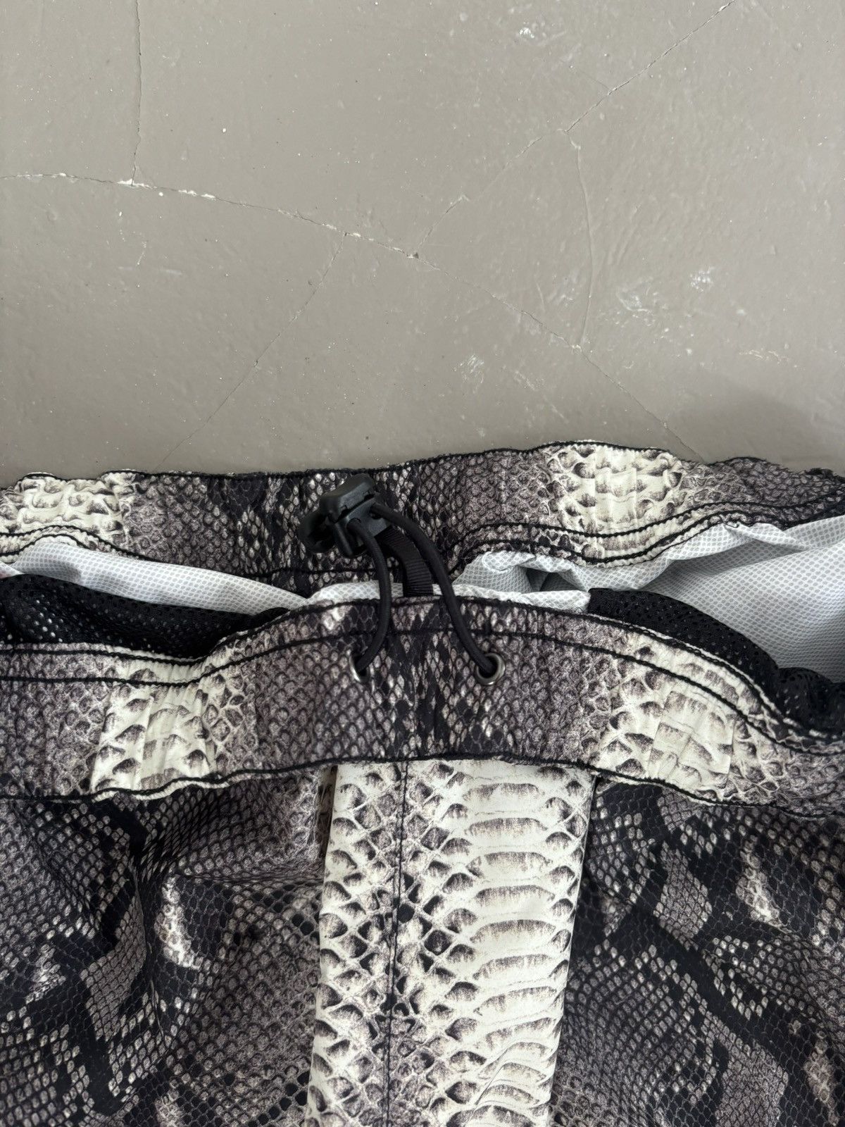 Supreme Supreme X north face snake skin Size US 32 / EU 48 - 5 Thumbnail