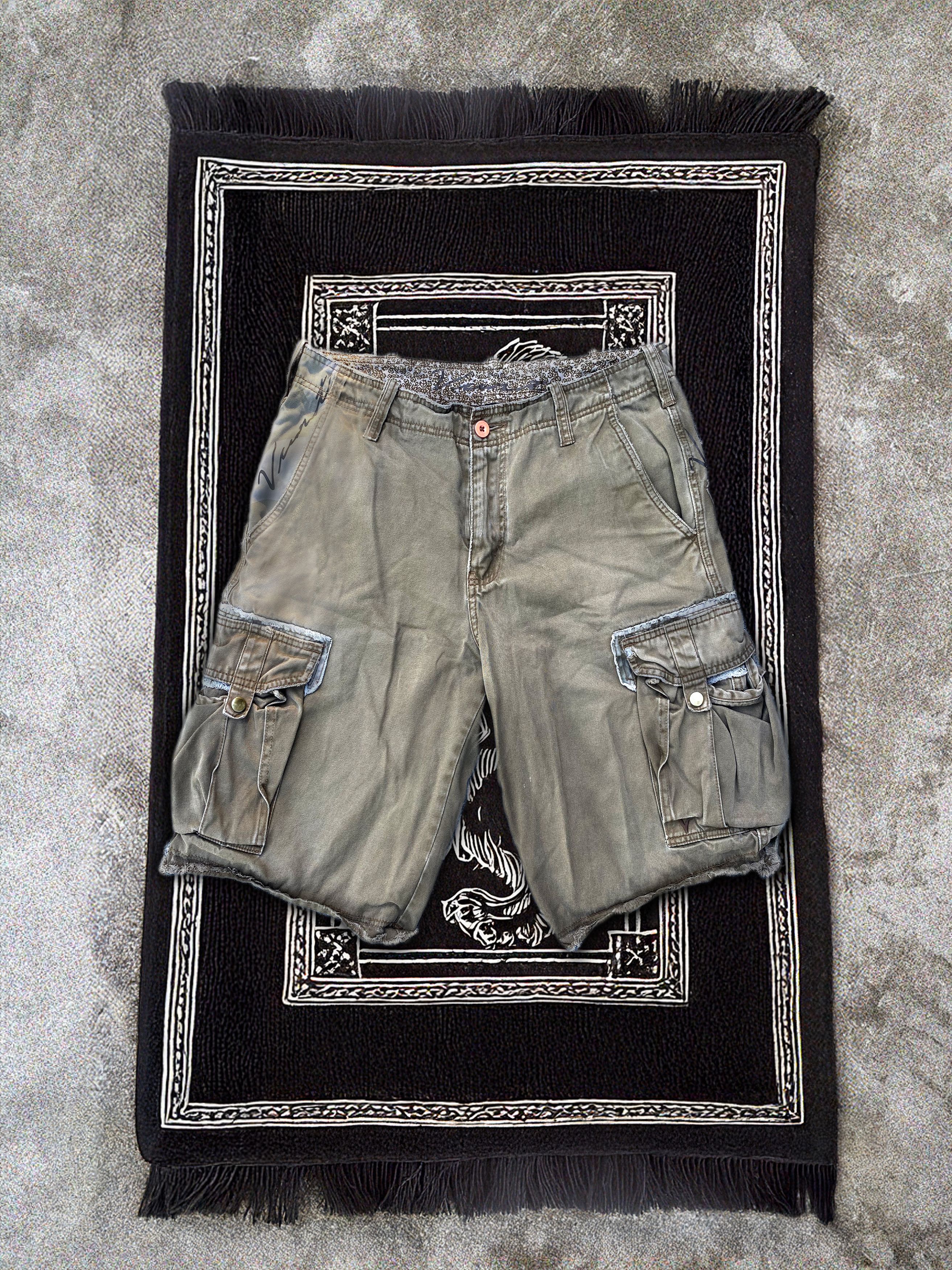 Vuori VUORI Rugged & Distressed Vintage Desert Cargo Shorts Size US 34 / EU 50 - 1 Thumbnail